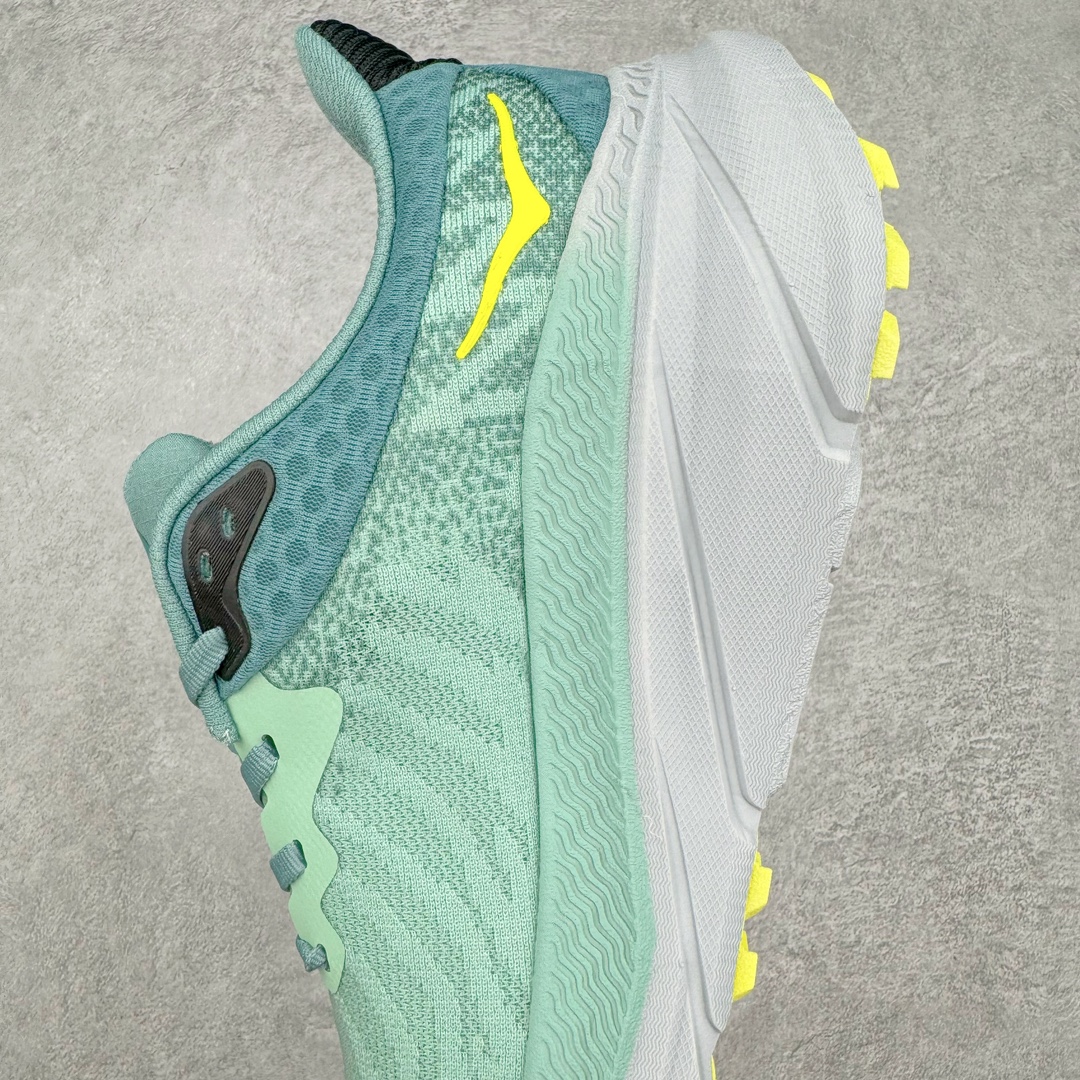 图片[7]-HOKA ONE ONE Stinson 7 ATR 斯廷森7代系列低帮全地形厚底轻量运动越野跑鞋 HOKA ONE ONE总是以独特的方式 Stinson ATR 主打整个HOKA系列中最出色最厚中底设计 堪称名副其实的“减震王” 这一款多功能全地形跑鞋采用以废旧塑料制成的尤尼菲 Reprieve再生面料 比其前代产品的重量更轻、稳定性更高 与鞋带一体化设计的全新孔眼可提供独立的支撑 精心打磨的后跟鞋口圈可带来松软契合的舒适脚感 而紧密分布的凸耳则可以确保绝佳的稳定性 尺码：36 36.5 37.5 38 38.5 39 40 40.5 41 42 42.5 43 44 44.5 45-选品中心