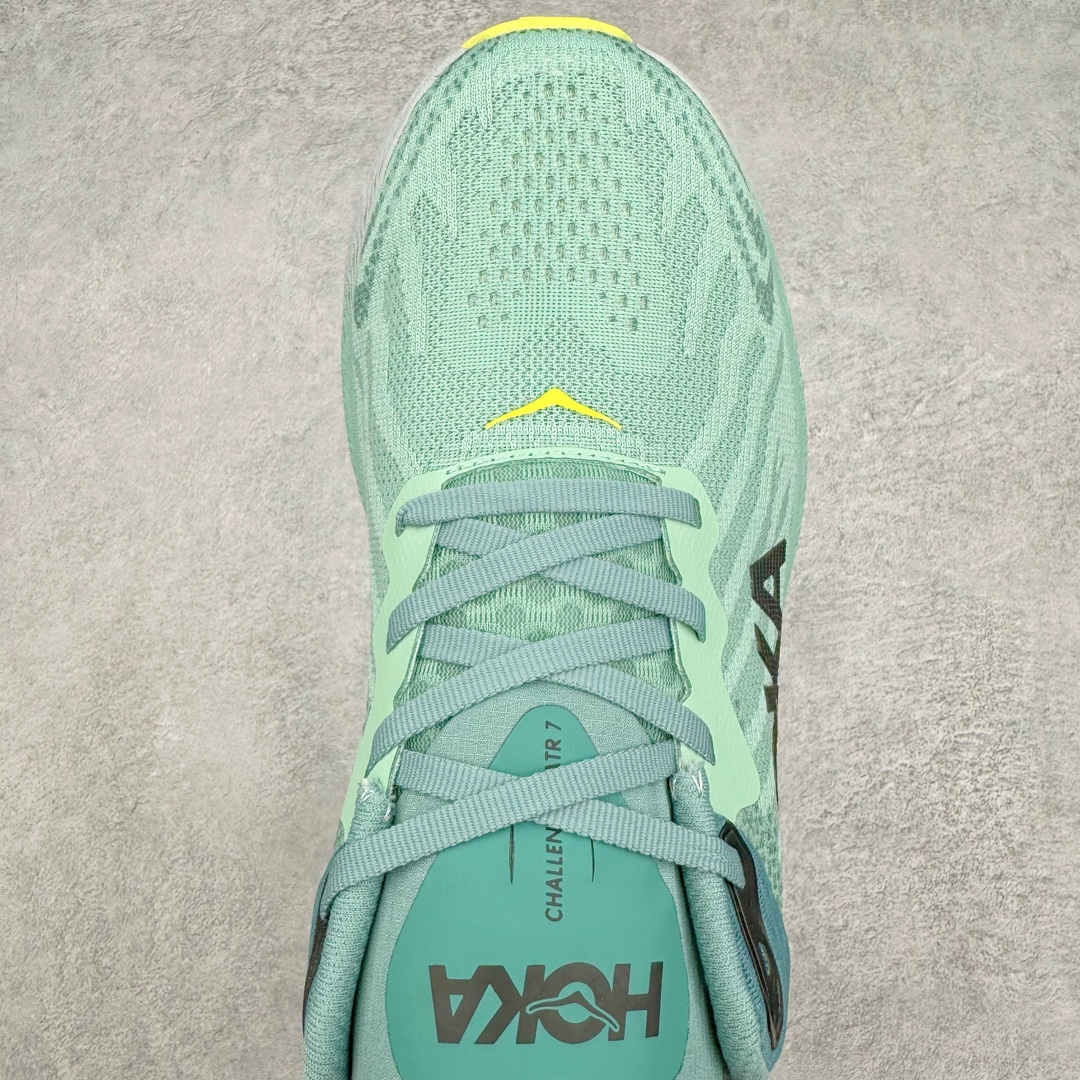 图片[4]-HOKA ONE ONE Stinson 7 ATR 斯廷森7代系列低帮全地形厚底轻量运动越野跑鞋 HOKA ONE ONE总是以独特的方式 Stinson ATR 主打整个HOKA系列中最出色最厚中底设计 堪称名副其实的“减震王” 这一款多功能全地形跑鞋采用以废旧塑料制成的尤尼菲 Reprieve再生面料 比其前代产品的重量更轻、稳定性更高 与鞋带一体化设计的全新孔眼可提供独立的支撑 精心打磨的后跟鞋口圈可带来松软契合的舒适脚感 而紧密分布的凸耳则可以确保绝佳的稳定性 尺码：36 36.5 37.5 38 38.5 39 40 40.5 41 42 42.5 43 44 44.5 45-选品中心