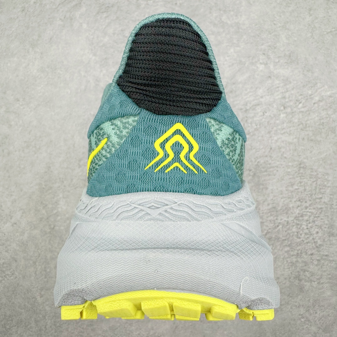 图片[8]-HOKA ONE ONE Stinson 7 ATR 斯廷森7代系列低帮全地形厚底轻量运动越野跑鞋 HOKA ONE ONE总是以独特的方式 Stinson ATR 主打整个HOKA系列中最出色最厚中底设计 堪称名副其实的“减震王” 这一款多功能全地形跑鞋采用以废旧塑料制成的尤尼菲 Reprieve再生面料 比其前代产品的重量更轻、稳定性更高 与鞋带一体化设计的全新孔眼可提供独立的支撑 精心打磨的后跟鞋口圈可带来松软契合的舒适脚感 而紧密分布的凸耳则可以确保绝佳的稳定性 尺码：36 36.5 37.5 38 38.5 39 40 40.5 41 42 42.5 43 44 44.5 45-选品中心