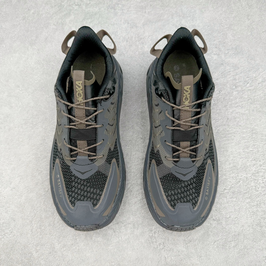 图片[2]-HOKA ONE ONE Clifton LS 克里夫顿专业性能减震公路跑步鞋 轻盈透气的针织网面和纱线的使用让鞋面更挺拔 增强鞋面的强度和支撑性能 搭配柔软的鞋舌 让双脚在舒适包裹中跑的更加畅快 全新泡棉中底 柔软的同时增强回弹性能 为不同跑者提供更平稳流畅的脚感 带来全面的缓冲保护 根据人体工程学设计的延长拉襟 后跟处弹软的海绵填充舒适固定 避免掉跟和摩擦 相比上一代光滑的内衬 Clifton 9的内衬增强了摩擦力 避免双脚在鞋内滑动 尺码：36 36.5 37.5 38 38.5 39 40 40.5 41 42 42.5 43 44 44.5 45-选品中心