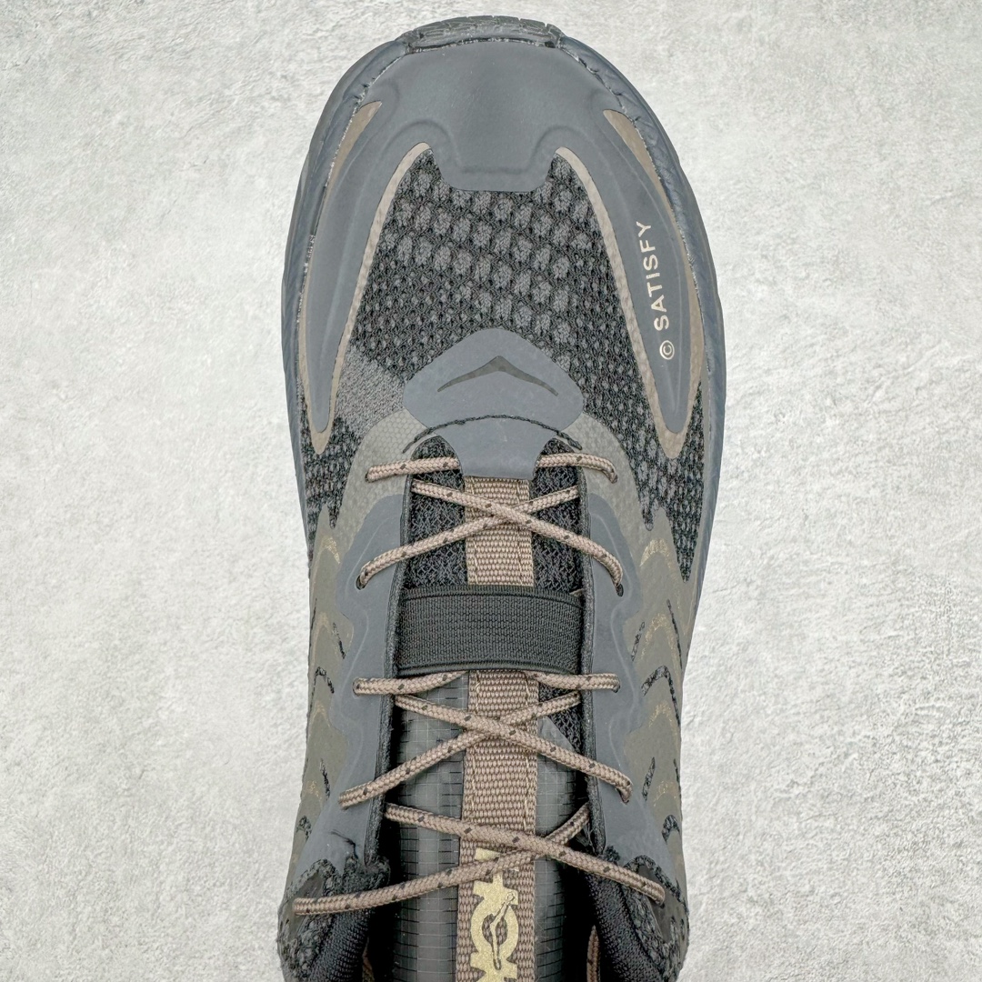 图片[4]-HOKA ONE ONE Clifton LS 克里夫顿专业性能减震公路跑步鞋 轻盈透气的针织网面和纱线的使用让鞋面更挺拔 增强鞋面的强度和支撑性能 搭配柔软的鞋舌 让双脚在舒适包裹中跑的更加畅快 全新泡棉中底 柔软的同时增强回弹性能 为不同跑者提供更平稳流畅的脚感 带来全面的缓冲保护 根据人体工程学设计的延长拉襟 后跟处弹软的海绵填充舒适固定 避免掉跟和摩擦 相比上一代光滑的内衬 Clifton 9的内衬增强了摩擦力 避免双脚在鞋内滑动 尺码：36 36.5 37.5 38 38.5 39 40 40.5 41 42 42.5 43 44 44.5 45-选品中心