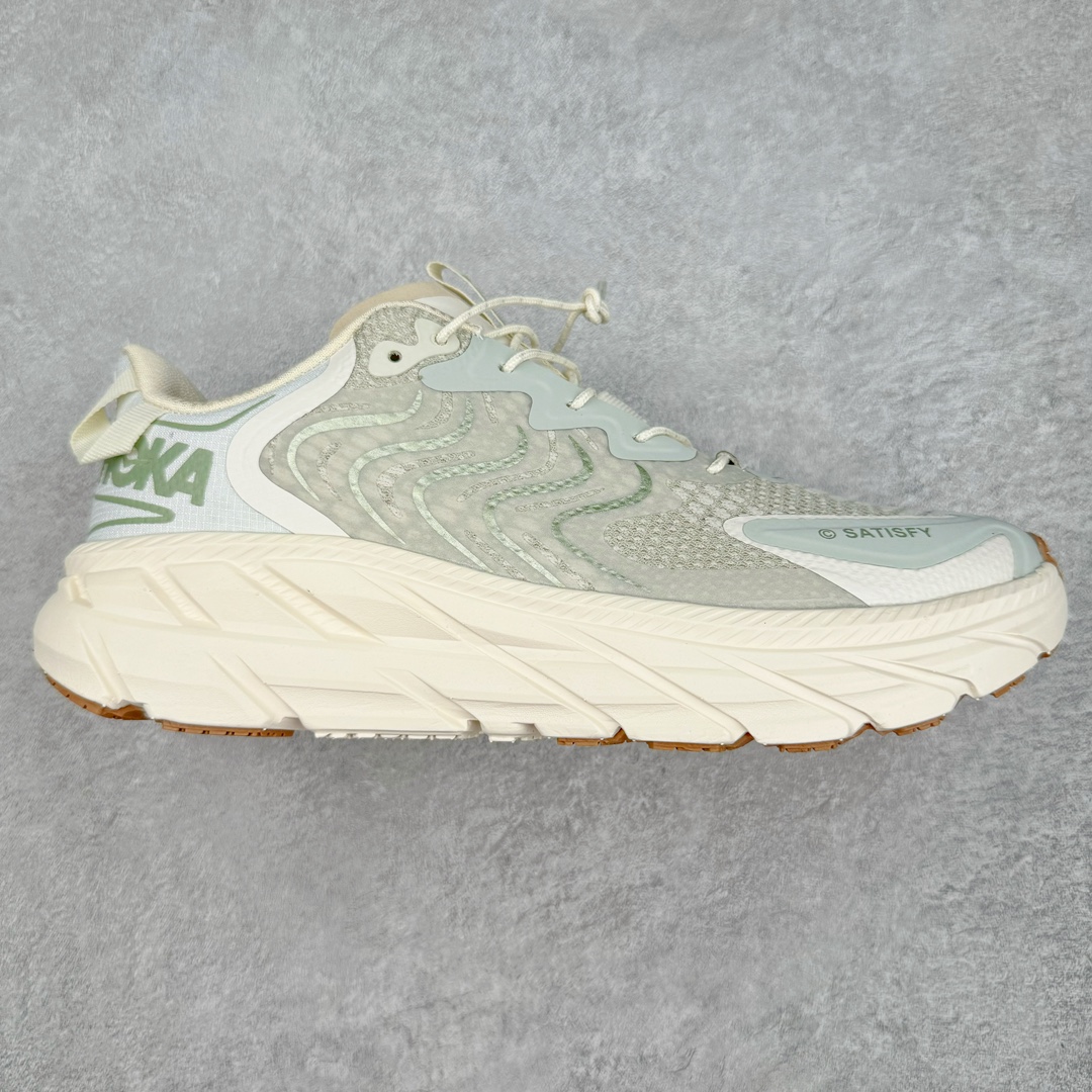HOKA ONE ONE Clifton LS 克里夫顿专业性能减震公路跑步鞋 轻盈透气的针织网面和纱线的使用让鞋面更挺拔 增强鞋面的强度和支撑性能 搭配柔软的鞋舌 让双脚在舒适包裹中跑的更加畅快 全新泡棉中底 柔软的同时增强回弹性能 为不同跑者提供更平稳流畅的脚感 带来全面的缓冲保护 根据人体工程学设计的延长拉襟 后跟处弹软的海绵填充舒适固定 避免掉跟和摩擦 相比上一代光滑的内衬 Clifton 9的内衬增强了摩擦力 避免双脚在鞋内滑动 尺码：36 36.5 37.5 38 38.5 39 40 40.5 41 42 42.5 43 44 44.5 45-选品中心