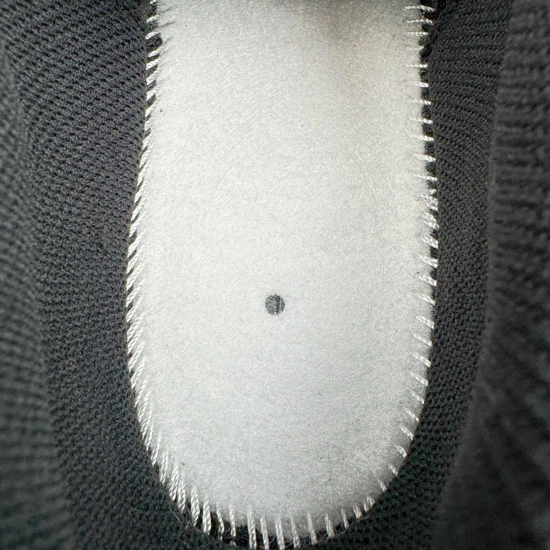 图片[11]-＃绿X/GX NK Air MAX 90 气垫复古减震跑步鞋 CN8490-003 经典重温 独家陆续补货 外单专供大厂出品 品质稳定 一百余色 终端操作 Air Max 90于1990年推出 来自Air Max系列 在Air Max 1的基础上改进而得 增加了气垫面积 外型上也更为流线 最特別的就是加入了菱纹塑胶嵌板 为Air Max 90增添了许多潮流气息 皮革鞋面 造就出色耐穿性和支撑力 Max Air缓震配置搭配泡棉中底 令Air Max 90轻盈而舒适 华夫格橡胶外底 铸就Air Max 90非凡的抓地力 而Air Max 90不仅是一双跑鞋 它成功跨越了时间的演进 成为了球鞋文化与潮流圈中最熟为人知的鞋款之一 尺码：40 40.5 41 42 42.5 43 44 44.5 45 46-选品中心