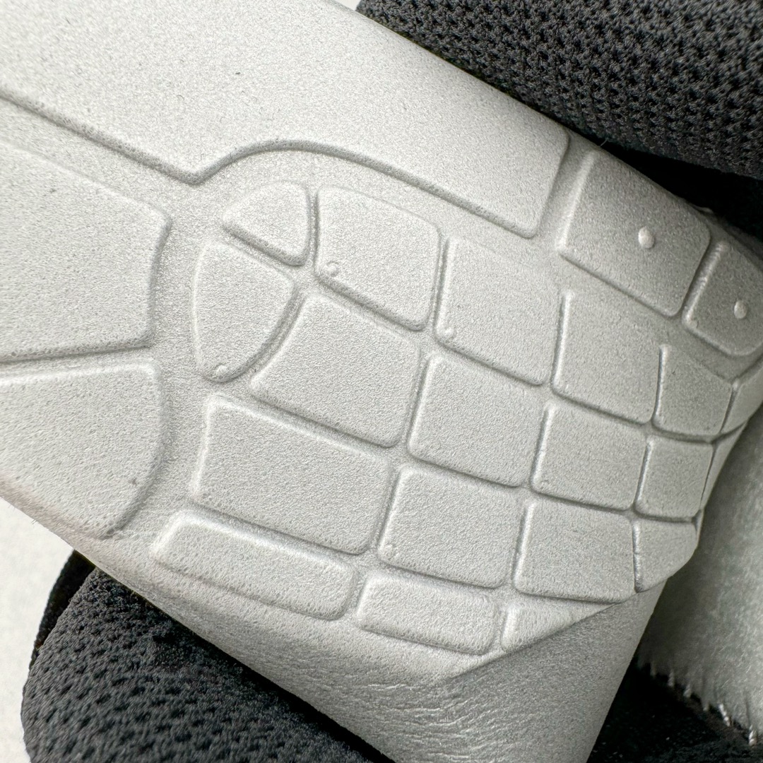 图片[10]-＃绿X/GX NK Air MAX 90 气垫复古减震跑步鞋 CN8490-003 经典重温 独家陆续补货 外单专供大厂出品 品质稳定 一百余色 终端操作 Air Max 90于1990年推出 来自Air Max系列 在Air Max 1的基础上改进而得 增加了气垫面积 外型上也更为流线 最特別的就是加入了菱纹塑胶嵌板 为Air Max 90增添了许多潮流气息 皮革鞋面 造就出色耐穿性和支撑力 Max Air缓震配置搭配泡棉中底 令Air Max 90轻盈而舒适 华夫格橡胶外底 铸就Air Max 90非凡的抓地力 而Air Max 90不仅是一双跑鞋 它成功跨越了时间的演进 成为了球鞋文化与潮流圈中最熟为人知的鞋款之一 尺码：40 40.5 41 42 42.5 43 44 44.5 45 46-选品中心