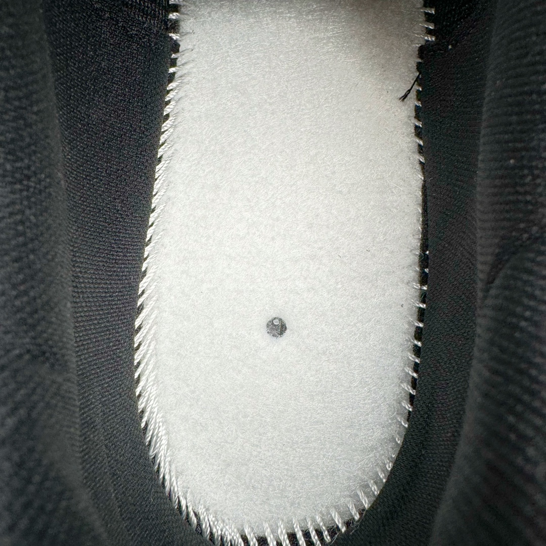 图片[17]-＃绿X/GX NK Air MAX 90 气垫复古减震跑步鞋 FJ4218-001 经典重温 独家陆续补货 外单专供大厂出品 品质稳定 一百余色 终端操作 Air Max 90于1990年推出 来自Air Max系列 在Air Max 1的基础上改进而得 增加了气垫面积 外型上也更为流线 最特別的就是加入了菱纹塑胶嵌板 为Air Max 90增添了许多潮流气息 皮革鞋面 造就出色耐穿性和支撑力 Max Air缓震配置搭配泡棉中底 令Air Max 90轻盈而舒适 华夫格橡胶外底 铸就Air Max 90非凡的抓地力 而Air Max 90不仅是一双跑鞋 它成功跨越了时间的演进 成为了球鞋文化与潮流圈中最熟为人知的鞋款之一 尺码：40 40.5 41 42 42.5 43 44 44.5 45 46-选品中心