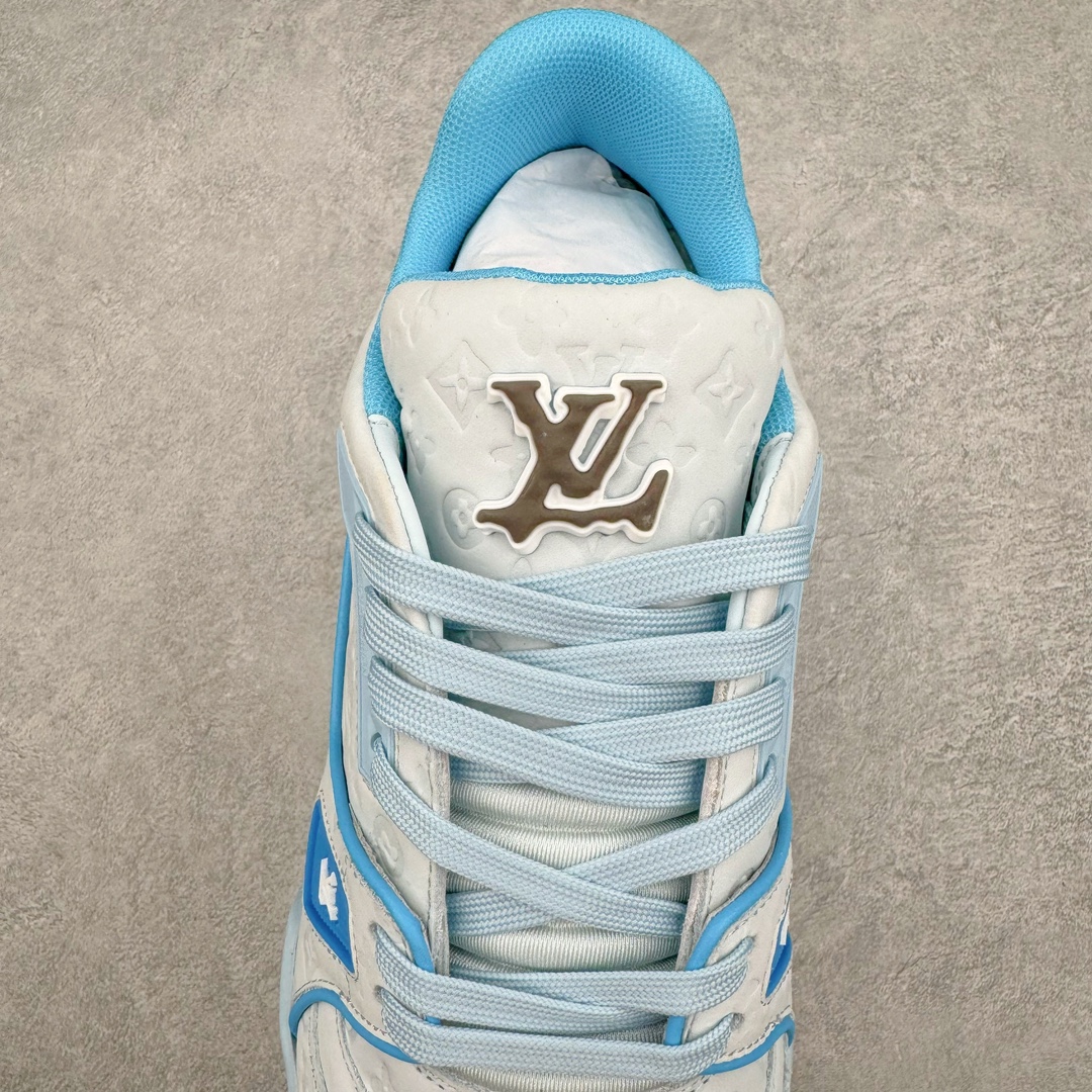 图片[5]-＃GD广顶 Louis Vuitton Trainer lv路易威登时装走秀运动时尚板鞋 外贸零售特供批次 2023全新纸板数据 印花高频效果碾压市面 市售天花板产物 耗时半年巨作 全套原厂新版原纸板楦头开发 原厂特供皮料加持 市场所有版本中综合最强的货品 GD实力大厂出品 全网最全配色更新最快 最成熟的做工稳定的品控 完美鞋型超高的清洁度 零毛边线头瑕疵 全套原楦原纸版原鞋开模 全网最具灵魂的版型 正确原装黄色鞋盒 正确中底印花 鞋面印花3D高频深度立体 全鞋电脑针车 紧密相连 针距密度一致 环保乳胶注塑鞋垫 厚度脚感还原原版 皮面裁剪部位 统一油边封口工艺 原装橡胶大底含胶量大底组合零偏差 专柜全套包装 防尘袋 说明书 质保卡 男女鞋 尺码：35 36 37 38 39 40 41 42 43 44 45-选品中心