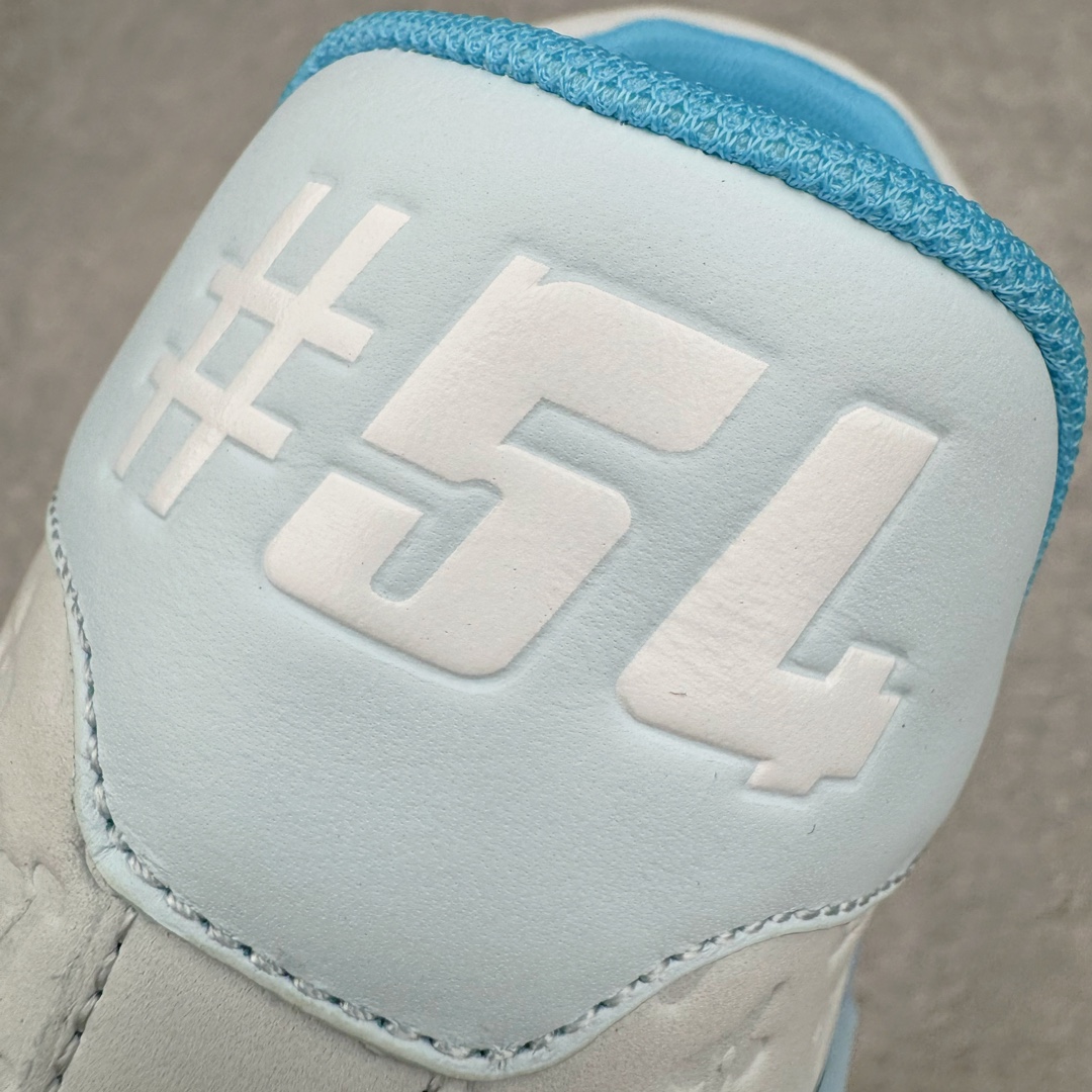 图片[14]-＃GD广顶 Louis Vuitton Trainer lv路易威登时装走秀运动时尚板鞋 外贸零售特供批次 2023全新纸板数据 印花高频效果碾压市面 市售天花板产物 耗时半年巨作 全套原厂新版原纸板楦头开发 原厂特供皮料加持 市场所有版本中综合最强的货品 GD实力大厂出品 全网最全配色更新最快 最成熟的做工稳定的品控 完美鞋型超高的清洁度 零毛边线头瑕疵 全套原楦原纸版原鞋开模 全网最具灵魂的版型 正确原装黄色鞋盒 正确中底印花 鞋面印花3D高频深度立体 全鞋电脑针车 紧密相连 针距密度一致 环保乳胶注塑鞋垫 厚度脚感还原原版 皮面裁剪部位 统一油边封口工艺 原装橡胶大底含胶量大底组合零偏差 专柜全套包装 防尘袋 说明书 质保卡 男女鞋 尺码：35 36 37 38 39 40 41 42 43 44 45-选品中心