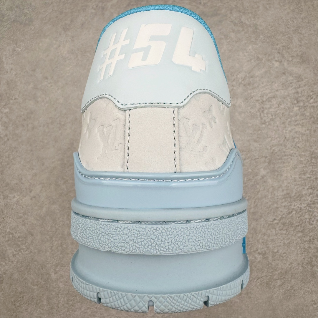 图片[8]-＃GD广顶 Louis Vuitton Trainer lv路易威登时装走秀运动时尚板鞋 外贸零售特供批次 2023全新纸板数据 印花高频效果碾压市面 市售天花板产物 耗时半年巨作 全套原厂新版原纸板楦头开发 原厂特供皮料加持 市场所有版本中综合最强的货品 GD实力大厂出品 全网最全配色更新最快 最成熟的做工稳定的品控 完美鞋型超高的清洁度 零毛边线头瑕疵 全套原楦原纸版原鞋开模 全网最具灵魂的版型 正确原装黄色鞋盒 正确中底印花 鞋面印花3D高频深度立体 全鞋电脑针车 紧密相连 针距密度一致 环保乳胶注塑鞋垫 厚度脚感还原原版 皮面裁剪部位 统一油边封口工艺 原装橡胶大底含胶量大底组合零偏差 专柜全套包装 防尘袋 说明书 质保卡 男女鞋 尺码：35 36 37 38 39 40 41 42 43 44 45-选品中心