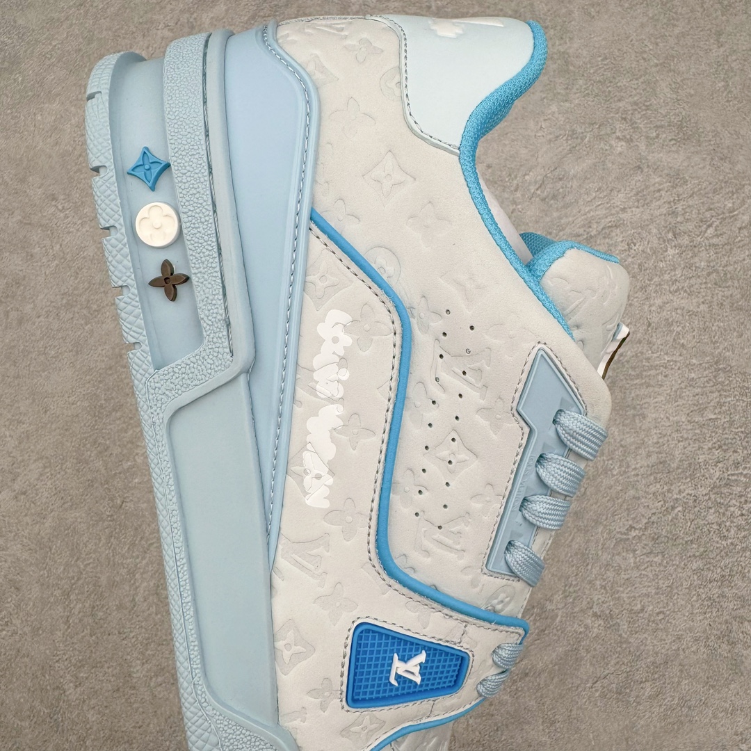 图片[6]-＃GD广顶 Louis Vuitton Trainer lv路易威登时装走秀运动时尚板鞋 外贸零售特供批次 2023全新纸板数据 印花高频效果碾压市面 市售天花板产物 耗时半年巨作 全套原厂新版原纸板楦头开发 原厂特供皮料加持 市场所有版本中综合最强的货品 GD实力大厂出品 全网最全配色更新最快 最成熟的做工稳定的品控 完美鞋型超高的清洁度 零毛边线头瑕疵 全套原楦原纸版原鞋开模 全网最具灵魂的版型 正确原装黄色鞋盒 正确中底印花 鞋面印花3D高频深度立体 全鞋电脑针车 紧密相连 针距密度一致 环保乳胶注塑鞋垫 厚度脚感还原原版 皮面裁剪部位 统一油边封口工艺 原装橡胶大底含胶量大底组合零偏差 专柜全套包装 防尘袋 说明书 质保卡 男女鞋 尺码：35 36 37 38 39 40 41 42 43 44 45-选品中心