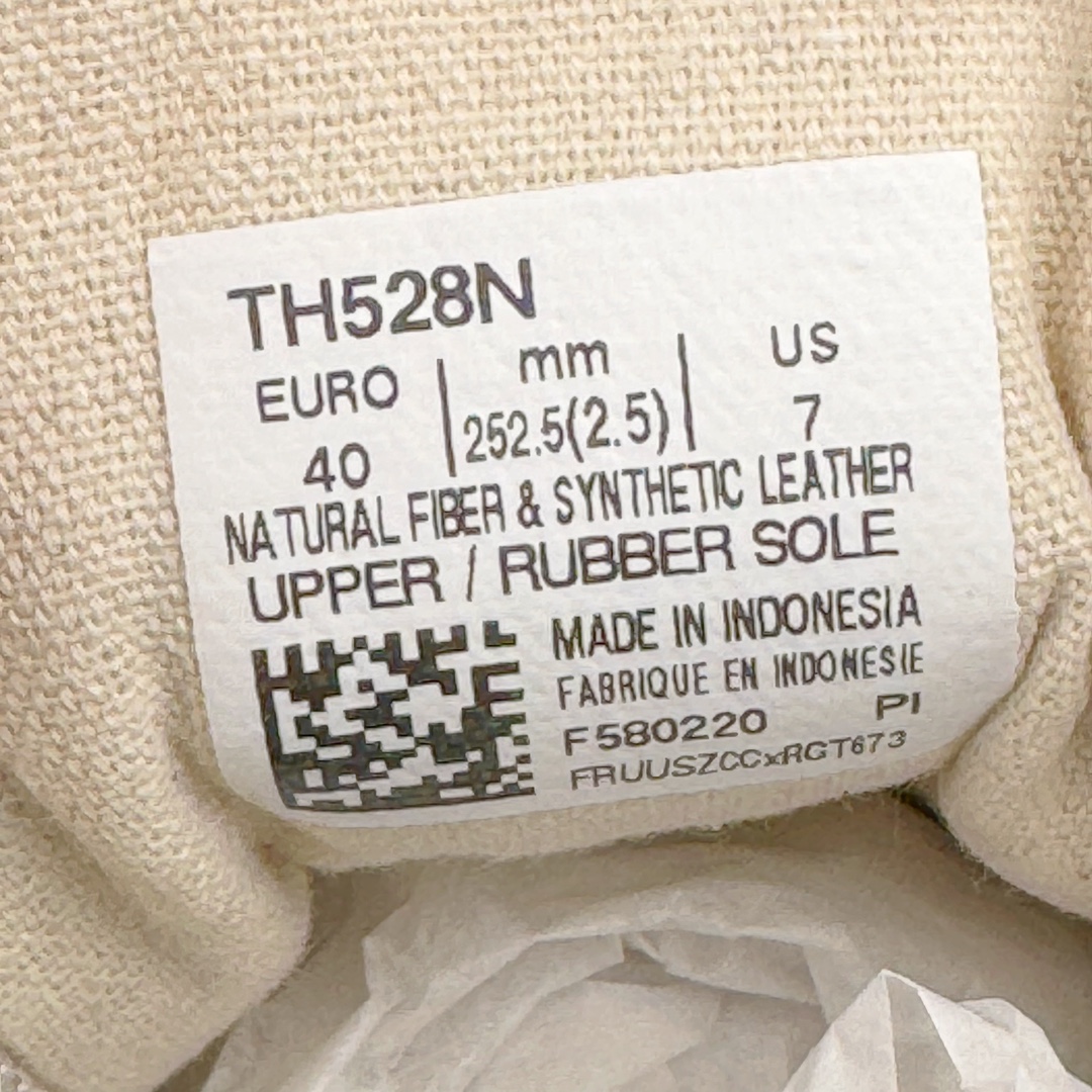 图片[21]-＃HK纯原 Asics Onitsuka Tiger MEXICO 66 亚瑟士鬼冢虎复古经典板鞋 市场最强版本 原厂牛津布加持 海外订单工厂出品 超成熟稳定的做工品控 原装全套纸板楦头开发 原汁原味 完美呈现版型 私模正确鞋底咬花纹路 一比一鞋头弧度高度鞋身弧度 绝不口嗨 细节品控鞋型随意秒杀市面 原档咬花纹路私模大底 一个单元有六个三角形 总体形拼接呈现花瓣状 官方四联吊牌 原装Ortholite轻量化鞋垫 原盒原配 质保卡 说明书 钢印防尘纸 纸板中底带钢印 乳胶组合鞋垫 支持全方位的对比专柜 产品从款式颜色造型上体现出追求舒适和细节的完美 鞋类更是推崇手工制作的严谨与完美 融舒适性与可穿性的设计风格 注重细节的完美和别致魅力 既保持稳重 又不失轻松的时尚感 尺码：36 37 37.5 38 39 39.5 40 40.5 41.5 42 42.5 43.5 44 45 46-选品中心