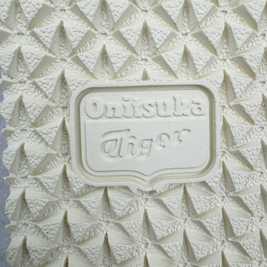 图片[20]-＃HK纯原 Asics Onitsuka Tiger MEXICO 66 亚瑟士鬼冢虎复古经典板鞋 市场最强版本 原厂牛津布加持 海外订单工厂出品 超成熟稳定的做工品控 原装全套纸板楦头开发 原汁原味 完美呈现版型 私模正确鞋底咬花纹路 一比一鞋头弧度高度鞋身弧度 绝不口嗨 细节品控鞋型随意秒杀市面 原档咬花纹路私模大底 一个单元有六个三角形 总体形拼接呈现花瓣状 官方四联吊牌 原装Ortholite轻量化鞋垫 原盒原配 质保卡 说明书 钢印防尘纸 纸板中底带钢印 乳胶组合鞋垫 支持全方位的对比专柜 产品从款式颜色造型上体现出追求舒适和细节的完美 鞋类更是推崇手工制作的严谨与完美 融舒适性与可穿性的设计风格 注重细节的完美和别致魅力 既保持稳重 又不失轻松的时尚感 尺码：36 37 37.5 38 39 39.5 40 40.5 41.5 42 42.5 43.5 44 45 46-选品中心