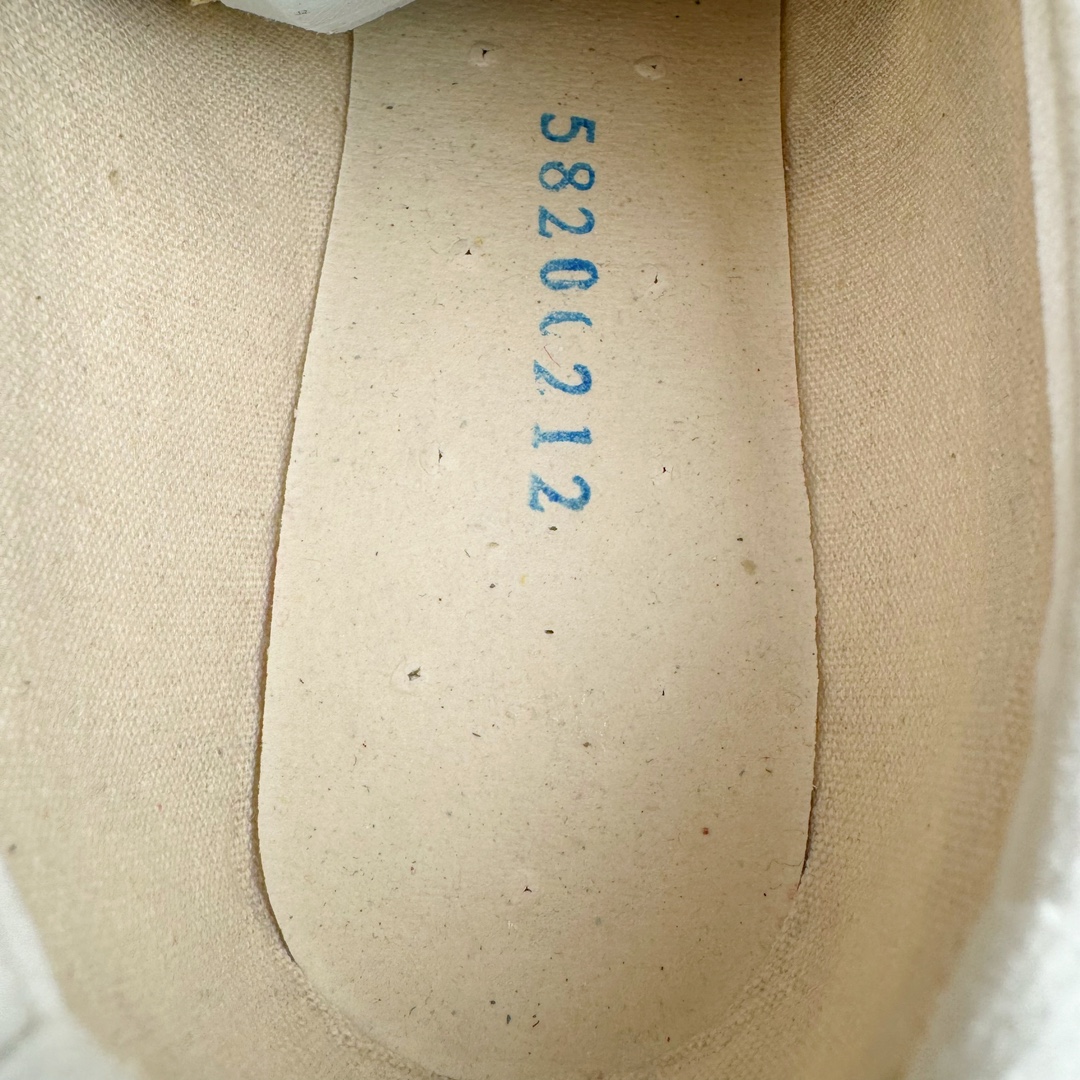 图片[11]-＃HK纯原 Asics Onitsuka Tiger MEXICO 66 亚瑟士鬼冢虎复古经典板鞋 市场最强版本 原厂牛津布加持 海外订单工厂出品 超成熟稳定的做工品控 原装全套纸板楦头开发 原汁原味 完美呈现版型 私模正确鞋底咬花纹路 一比一鞋头弧度高度鞋身弧度 绝不口嗨 细节品控鞋型随意秒杀市面 原档咬花纹路私模大底 一个单元有六个三角形 总体形拼接呈现花瓣状 官方四联吊牌 原装Ortholite轻量化鞋垫 原盒原配 质保卡 说明书 钢印防尘纸 纸板中底带钢印 乳胶组合鞋垫 支持全方位的对比专柜 产品从款式颜色造型上体现出追求舒适和细节的完美 鞋类更是推崇手工制作的严谨与完美 融舒适性与可穿性的设计风格 注重细节的完美和别致魅力 既保持稳重 又不失轻松的时尚感 尺码：36 37 37.5 38 39 39.5 40 40.5 41.5 42 42.5 43.5 44 45 46-选品中心