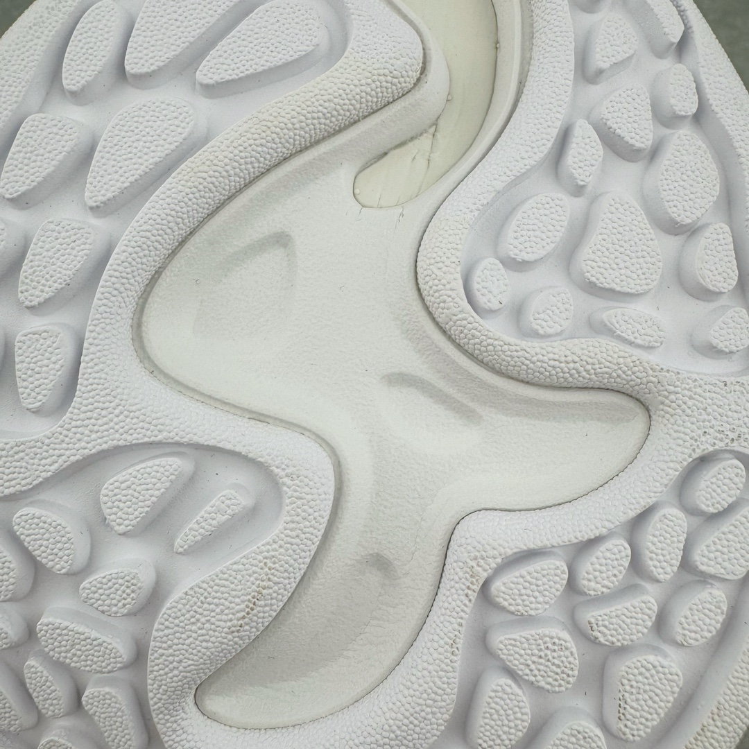 图片[17]-＃HP纯原 AD XLG Runner Deluxe 跑步者豪华版系列低帮厚底增高老爹风复古缓震休闲运动慢跑鞋 JP5758 自从阿迪达斯和巴黎世家合作后，没少出双方联名的平替。结果根据最新情报，阿迪现在已经把手伸到了巴家爆款3XL的身上，新鞋Xlg Runner Deluxe实物曝光，emm，鞋款整体一眼丁真是巴黎世家Track＋3XL大底的缝合怪版本，要不是鞋侧明晃晃的adidas三道杠Logo，估计各位看了都得蒙。这波不能说是完全复制巴黎世家，但也多少有点借鉴的味道了。新鞋基本就是在阿迪经典\\\”Climacool\\\”鞋款的基础上，升级了Boots大底以及加入了\\\”巴味\\\”设计元素…尺码：35 36 36⅔ 37⅓ 38 38⅔ 39⅓ 40 40⅔ 41⅓ 42 42⅔ 43⅓ 44 44⅔ 45 46-选品中心