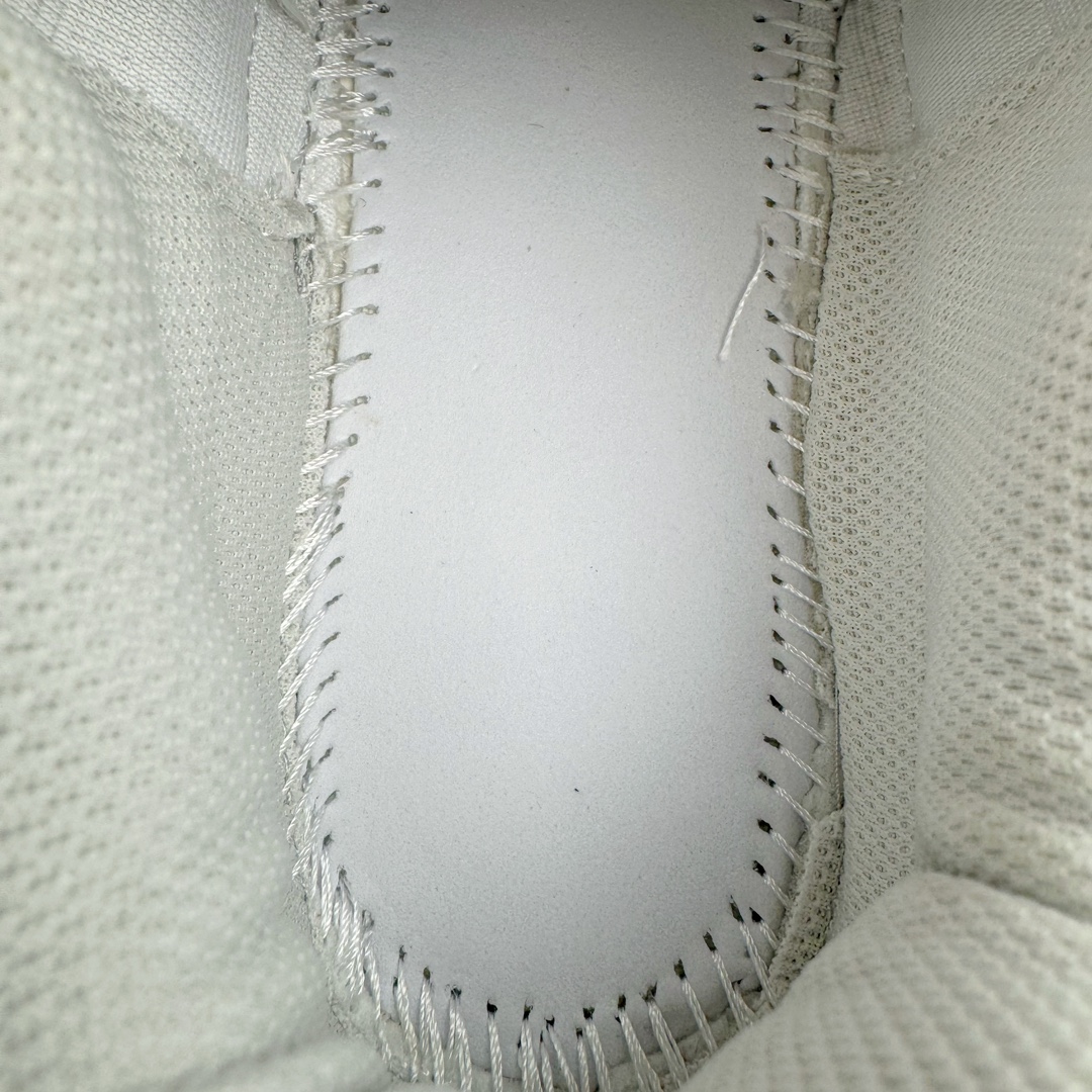 图片[20]-＃HP纯原 AD XLG Runner Deluxe 跑步者豪华版系列低帮厚底增高老爹风复古缓震休闲运动慢跑鞋 JP5758 自从阿迪达斯和巴黎世家合作后，没少出双方联名的平替。结果根据最新情报，阿迪现在已经把手伸到了巴家爆款3XL的身上，新鞋Xlg Runner Deluxe实物曝光，emm，鞋款整体一眼丁真是巴黎世家Track＋3XL大底的缝合怪版本，要不是鞋侧明晃晃的adidas三道杠Logo，估计各位看了都得蒙。这波不能说是完全复制巴黎世家，但也多少有点借鉴的味道了。新鞋基本就是在阿迪经典\\\”Climacool\\\”鞋款的基础上，升级了Boots大底以及加入了\\\”巴味\\\”设计元素…尺码：35 36 36⅔ 37⅓ 38 38⅔ 39⅓ 40 40⅔ 41⅓ 42 42⅔ 43⅓ 44 44⅔ 45 46-选品中心