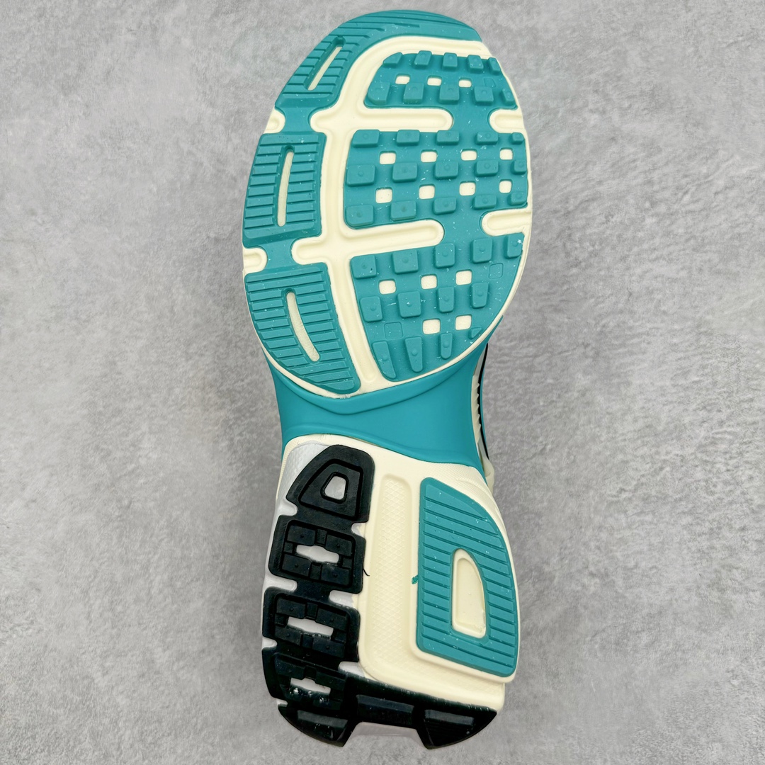 图片[9]-NK V2K Runtekk 减震防滑低帮 复古老爹鞋跑步鞋 FD0736-105 鞋款被命名为 Runtekk 设计上借鉴了 2000 年的跑鞋风格 配色上以金属银为主调 简练又有复古运动气质 材质上使用大面积网眼、皮革、TPU 组成 支撑和透气性肯定不错 中底处由 Cushlon 泡绵打造 保证在压马路时可以提供优秀脚感 并通过一手做旧氧化效果突出复古感 中底造型很容易让大家联想到巴黎世家3XL 增高效果同样不能忽视 尺码：36 36.5 37.5 38 38.5 39 40 40.5 41 42 42.5 43 44 44.5 45-选品中心