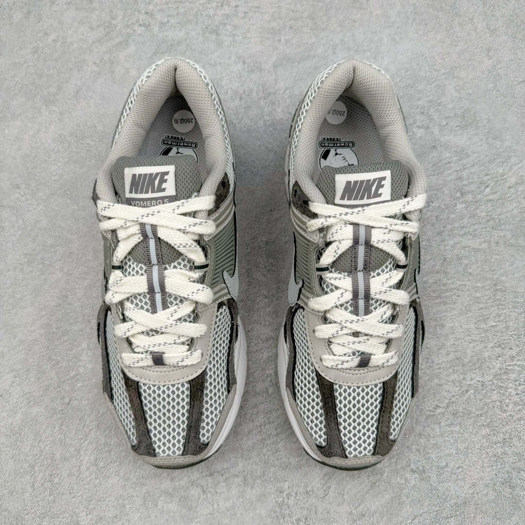 图片[2]-＃HP纯原 NK Air Zoom Vomero 5 经典复古潮流运动跑鞋 FD0791-012 原装纸板楦头开发 独家私模八层组合大底 市场唯一正确版本 进口三文治网面 融蕴繁复设计风范和丰富层次感 缔造运动鞋佳选 助你轻松型出范 开辟独属于自己的路 鞋款采用多层设计 融入织物与合成材质 塑就本季出众鞋款 合成材质与织物组合鞋面 经久耐穿 后跟网眼拼接和透气孔设计 轻盈透气Zoom Air缓震配置提供出色回弹缓震性能 实现快速离地的出众脚感 巧糅科技感和低调设计 为鞋款注入反光细节 令你迈步间尽显闪耀魅力 结合中性色调 让你驾驭不同穿搭 打造非凡造型 尺码：36 36.5 37.5 38 38.5 39 40 40.5 41 42 42.5 43 44 44.5 45 46-选品中心