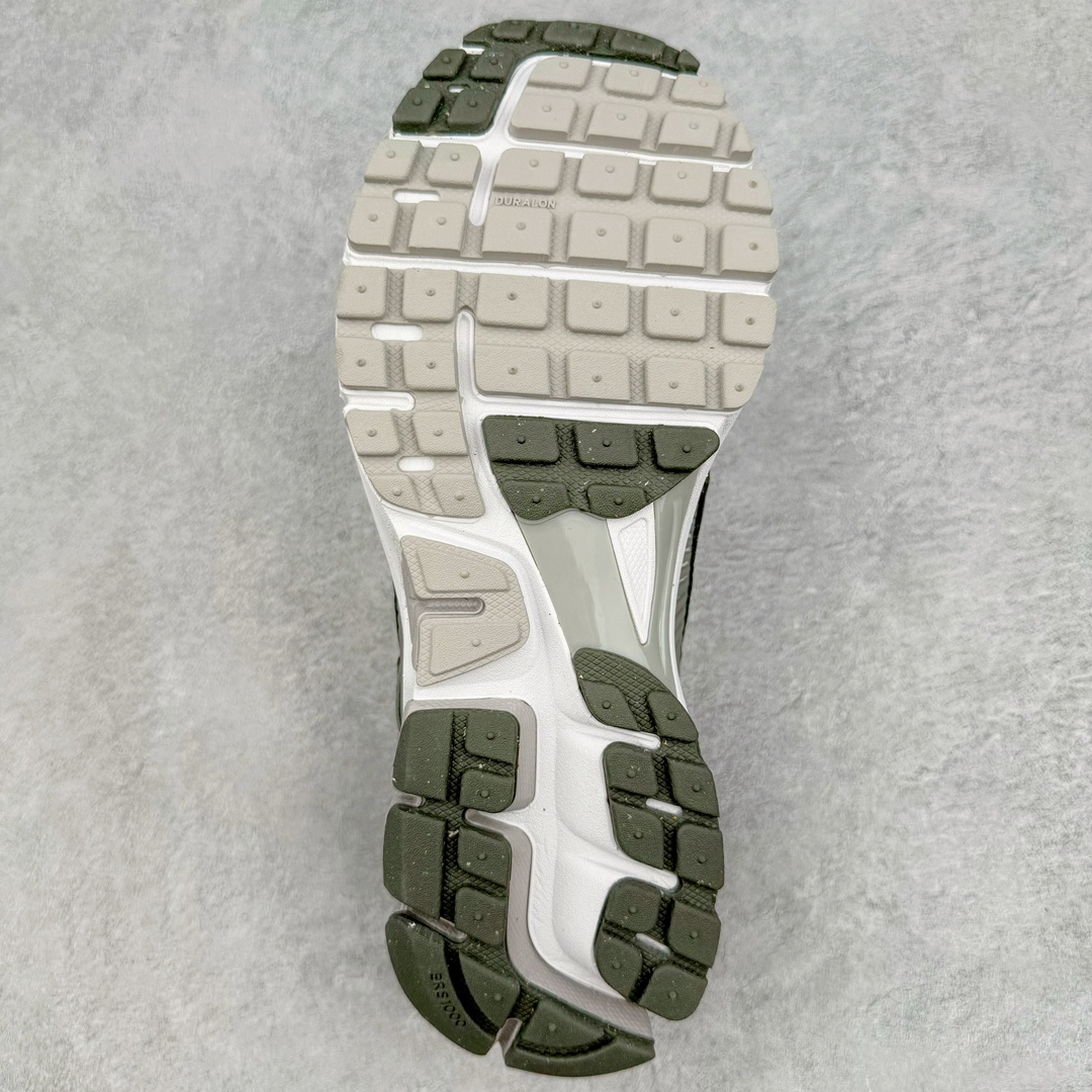 图片[9]-＃HP纯原 NK Air Zoom Vomero 5 经典复古潮流运动跑鞋 FD0791-012 原装纸板楦头开发 独家私模八层组合大底 市场唯一正确版本 进口三文治网面 融蕴繁复设计风范和丰富层次感 缔造运动鞋佳选 助你轻松型出范 开辟独属于自己的路 鞋款采用多层设计 融入织物与合成材质 塑就本季出众鞋款 合成材质与织物组合鞋面 经久耐穿 后跟网眼拼接和透气孔设计 轻盈透气Zoom Air缓震配置提供出色回弹缓震性能 实现快速离地的出众脚感 巧糅科技感和低调设计 为鞋款注入反光细节 令你迈步间尽显闪耀魅力 结合中性色调 让你驾驭不同穿搭 打造非凡造型 尺码：36 36.5 37.5 38 38.5 39 40 40.5 41 42 42.5 43 44 44.5 45 46-选品中心