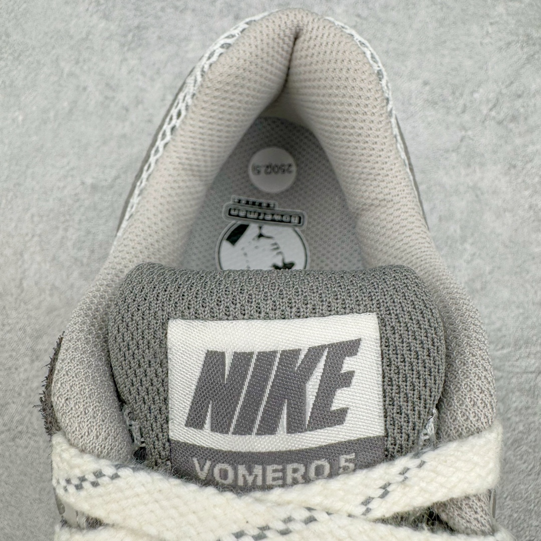 图片[14]-＃HP纯原 NK Air Zoom Vomero 5 经典复古潮流运动跑鞋 FD0791-012 原装纸板楦头开发 独家私模八层组合大底 市场唯一正确版本 进口三文治网面 融蕴繁复设计风范和丰富层次感 缔造运动鞋佳选 助你轻松型出范 开辟独属于自己的路 鞋款采用多层设计 融入织物与合成材质 塑就本季出众鞋款 合成材质与织物组合鞋面 经久耐穿 后跟网眼拼接和透气孔设计 轻盈透气Zoom Air缓震配置提供出色回弹缓震性能 实现快速离地的出众脚感 巧糅科技感和低调设计 为鞋款注入反光细节 令你迈步间尽显闪耀魅力 结合中性色调 让你驾驭不同穿搭 打造非凡造型 尺码：36 36.5 37.5 38 38.5 39 40 40.5 41 42 42.5 43 44 44.5 45 46-选品中心