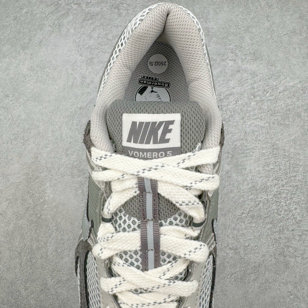 图片[5]-＃HP纯原 NK Air Zoom Vomero 5 经典复古潮流运动跑鞋 FD0791-012 原装纸板楦头开发 独家私模八层组合大底 市场唯一正确版本 进口三文治网面 融蕴繁复设计风范和丰富层次感 缔造运动鞋佳选 助你轻松型出范 开辟独属于自己的路 鞋款采用多层设计 融入织物与合成材质 塑就本季出众鞋款 合成材质与织物组合鞋面 经久耐穿 后跟网眼拼接和透气孔设计 轻盈透气Zoom Air缓震配置提供出色回弹缓震性能 实现快速离地的出众脚感 巧糅科技感和低调设计 为鞋款注入反光细节 令你迈步间尽显闪耀魅力 结合中性色调 让你驾驭不同穿搭 打造非凡造型 尺码：36 36.5 37.5 38 38.5 39 40 40.5 41 42 42.5 43 44 44.5 45 46-选品中心