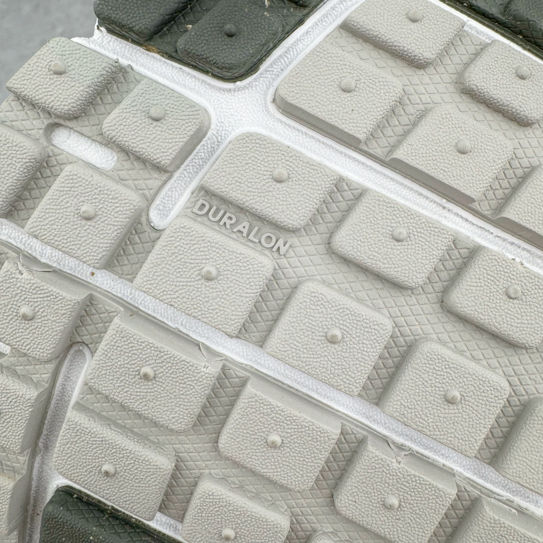 图片[19]-＃HP纯原 NK Air Zoom Vomero 5 经典复古潮流运动跑鞋 FD0791-012 原装纸板楦头开发 独家私模八层组合大底 市场唯一正确版本 进口三文治网面 融蕴繁复设计风范和丰富层次感 缔造运动鞋佳选 助你轻松型出范 开辟独属于自己的路 鞋款采用多层设计 融入织物与合成材质 塑就本季出众鞋款 合成材质与织物组合鞋面 经久耐穿 后跟网眼拼接和透气孔设计 轻盈透气Zoom Air缓震配置提供出色回弹缓震性能 实现快速离地的出众脚感 巧糅科技感和低调设计 为鞋款注入反光细节 令你迈步间尽显闪耀魅力 结合中性色调 让你驾驭不同穿搭 打造非凡造型 尺码：36 36.5 37.5 38 38.5 39 40 40.5 41 42 42.5 43 44 44.5 45 46-选品中心