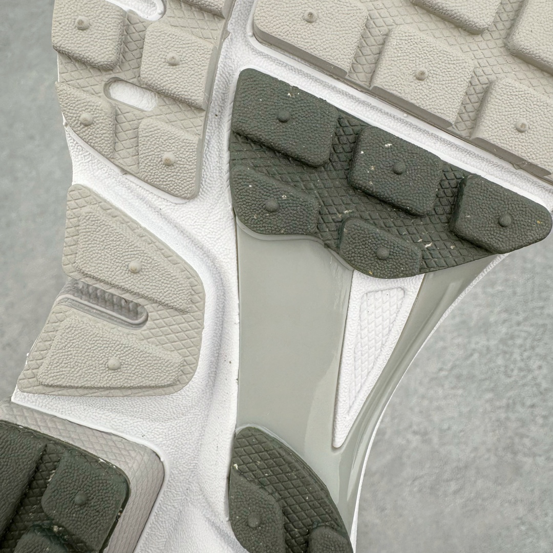 图片[20]-＃HP纯原 NK Air Zoom Vomero 5 经典复古潮流运动跑鞋 FD0791-012 原装纸板楦头开发 独家私模八层组合大底 市场唯一正确版本 进口三文治网面 融蕴繁复设计风范和丰富层次感 缔造运动鞋佳选 助你轻松型出范 开辟独属于自己的路 鞋款采用多层设计 融入织物与合成材质 塑就本季出众鞋款 合成材质与织物组合鞋面 经久耐穿 后跟网眼拼接和透气孔设计 轻盈透气Zoom Air缓震配置提供出色回弹缓震性能 实现快速离地的出众脚感 巧糅科技感和低调设计 为鞋款注入反光细节 令你迈步间尽显闪耀魅力 结合中性色调 让你驾驭不同穿搭 打造非凡造型 尺码：36 36.5 37.5 38 38.5 39 40 40.5 41 42 42.5 43 44 44.5 45 46-选品中心