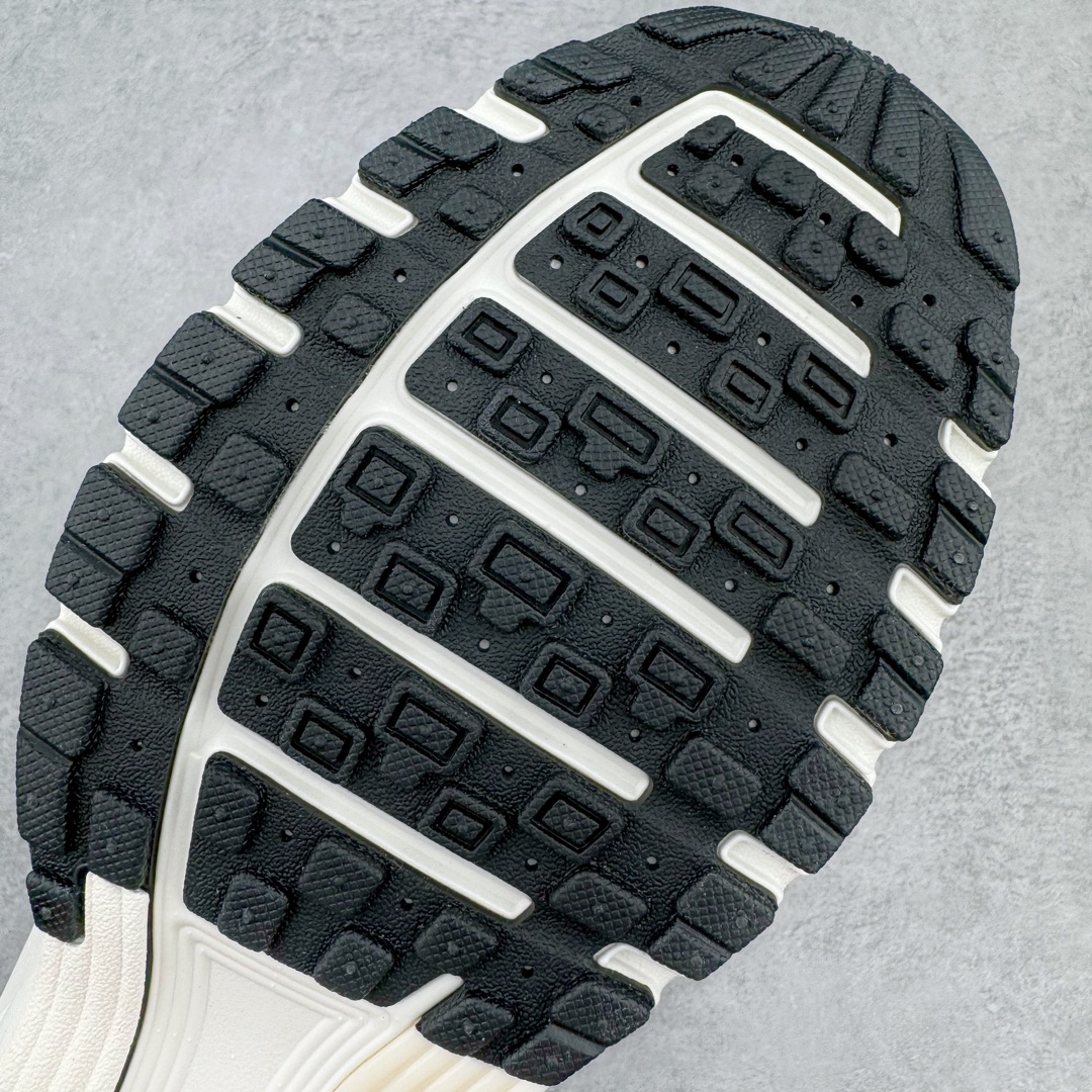 图片[22]-＃CS纯原 NK P-6000 系列低帮复古老爹风休闲运动舒适慢跑鞋 银灰 CN0149-001 购入原鞋原装纸板楦头开发 独家私模四层组合大底 市场唯一正确版本 良心定价 新配色陆续出货 进口三文治网面 融合 Pegasus 过往运动鞋设计 助力 21 世纪早期跑步运动跃升时尚新高度 采用透气网眼布、运动风格线条和耐穿覆面 兼具吸睛外观和舒适感受 中底泡绵以田径赛道为灵感 打造厚实设计 缔造出众缓震性能 尺码：36 36.5 37.5 38 38.5 39 40 40.5 41 42 42.5 43 44 44.5 45-选品中心