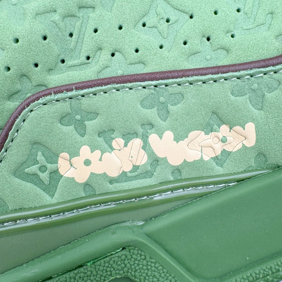 图片[16]-＃GD广顶 Louis Vuitton Trainer lv路易威登时装走秀运动时尚板鞋 外贸零售特供批次 2023全新纸板数据 印花高频效果碾压市面 市售天花板产物 耗时半年巨作 全套原厂新版原纸板楦头开发 原厂特供皮料加持 市场所有版本中综合最强的货品 GD实力大厂出品 全网最全配色更新最快 最成熟的做工稳定的品控 完美鞋型超高的清洁度 零毛边线头瑕疵 全套原楦原纸版原鞋开模 全网最具灵魂的版型 正确原装黄色鞋盒 正确中底印花 鞋面印花3D高频深度立体 全鞋电脑针车 紧密相连 针距密度一致 环保乳胶注塑鞋垫 厚度脚感还原原版 皮面裁剪部位 统一油边封口工艺 原装橡胶大底含胶量大底组合零偏差 专柜全套包装 防尘袋 说明书 质保卡 男女鞋 尺码：35 36 37 38 39 40 41 42 43 44 45-选品中心