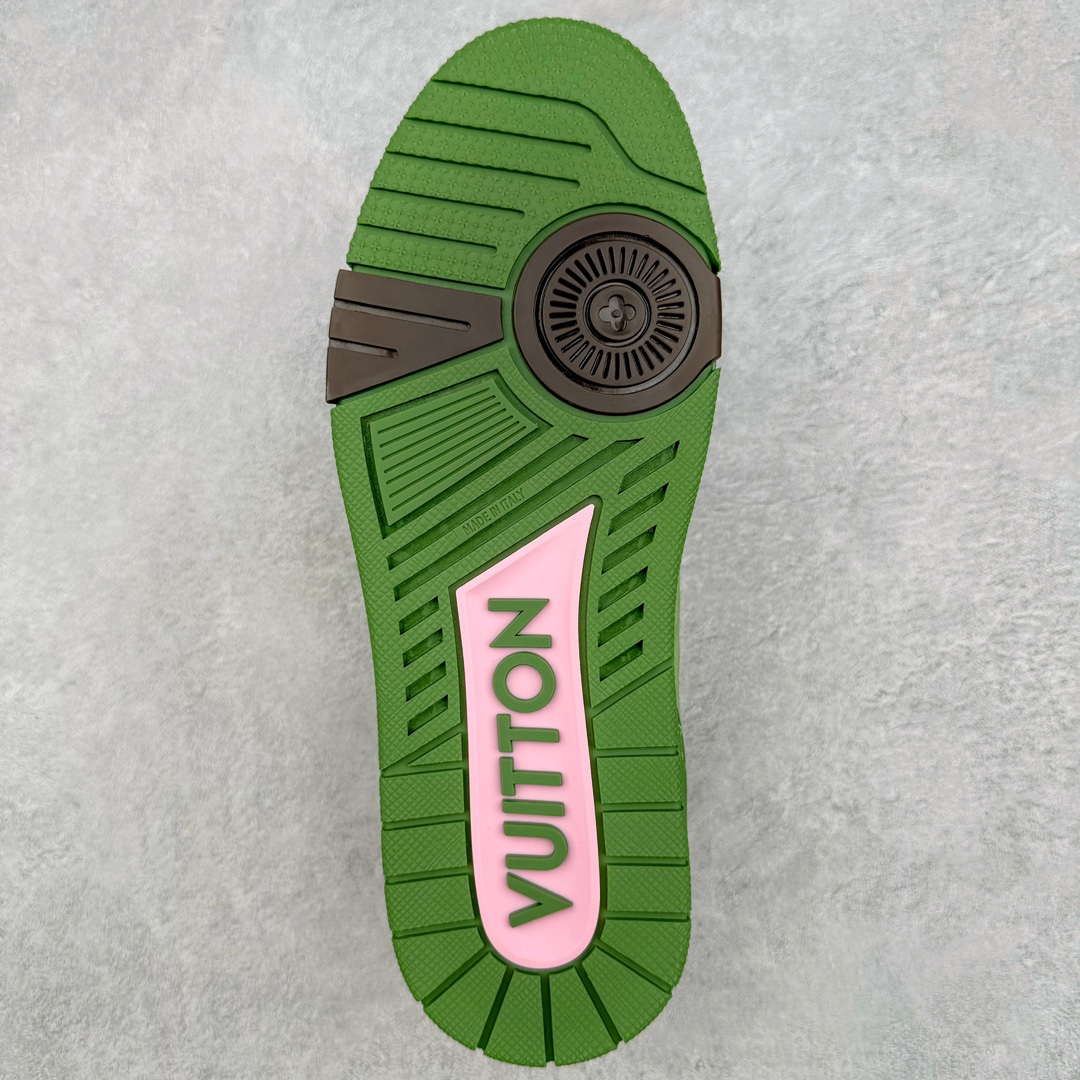 图片[9]-＃GD广顶 Louis Vuitton Trainer lv路易威登时装走秀运动时尚板鞋 外贸零售特供批次 2023全新纸板数据 印花高频效果碾压市面 市售天花板产物 耗时半年巨作 全套原厂新版原纸板楦头开发 原厂特供皮料加持 市场所有版本中综合最强的货品 GD实力大厂出品 全网最全配色更新最快 最成熟的做工稳定的品控 完美鞋型超高的清洁度 零毛边线头瑕疵 全套原楦原纸版原鞋开模 全网最具灵魂的版型 正确原装黄色鞋盒 正确中底印花 鞋面印花3D高频深度立体 全鞋电脑针车 紧密相连 针距密度一致 环保乳胶注塑鞋垫 厚度脚感还原原版 皮面裁剪部位 统一油边封口工艺 原装橡胶大底含胶量大底组合零偏差 专柜全套包装 防尘袋 说明书 质保卡 男女鞋 尺码：35 36 37 38 39 40 41 42 43 44 45-选品中心