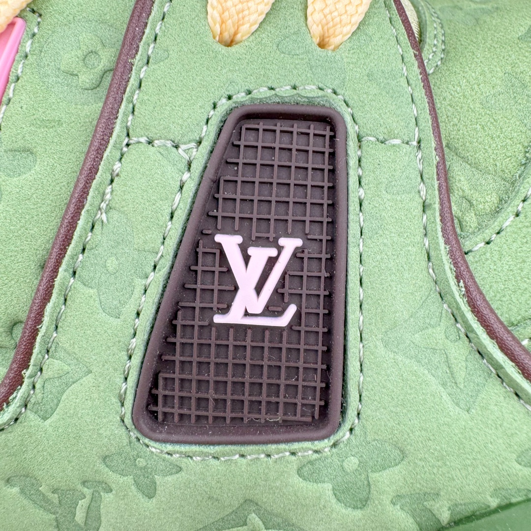 图片[17]-＃GD广顶 Louis Vuitton Trainer lv路易威登时装走秀运动时尚板鞋 外贸零售特供批次 2023全新纸板数据 印花高频效果碾压市面 市售天花板产物 耗时半年巨作 全套原厂新版原纸板楦头开发 原厂特供皮料加持 市场所有版本中综合最强的货品 GD实力大厂出品 全网最全配色更新最快 最成熟的做工稳定的品控 完美鞋型超高的清洁度 零毛边线头瑕疵 全套原楦原纸版原鞋开模 全网最具灵魂的版型 正确原装黄色鞋盒 正确中底印花 鞋面印花3D高频深度立体 全鞋电脑针车 紧密相连 针距密度一致 环保乳胶注塑鞋垫 厚度脚感还原原版 皮面裁剪部位 统一油边封口工艺 原装橡胶大底含胶量大底组合零偏差 专柜全套包装 防尘袋 说明书 质保卡 男女鞋 尺码：35 36 37 38 39 40 41 42 43 44 45-选品中心