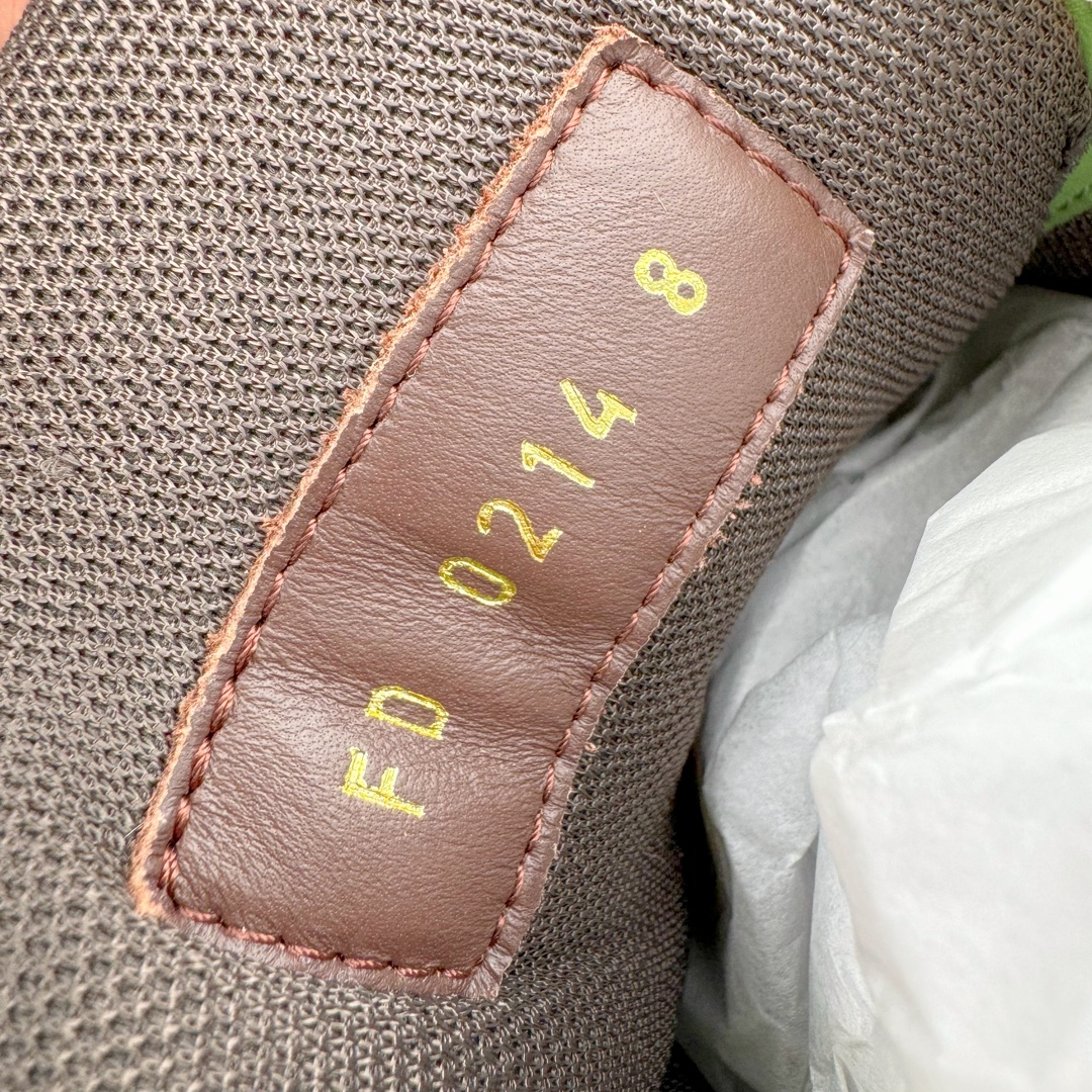 图片[22]-＃GD广顶 Louis Vuitton Trainer lv路易威登时装走秀运动时尚板鞋 外贸零售特供批次 2023全新纸板数据 印花高频效果碾压市面 市售天花板产物 耗时半年巨作 全套原厂新版原纸板楦头开发 原厂特供皮料加持 市场所有版本中综合最强的货品 GD实力大厂出品 全网最全配色更新最快 最成熟的做工稳定的品控 完美鞋型超高的清洁度 零毛边线头瑕疵 全套原楦原纸版原鞋开模 全网最具灵魂的版型 正确原装黄色鞋盒 正确中底印花 鞋面印花3D高频深度立体 全鞋电脑针车 紧密相连 针距密度一致 环保乳胶注塑鞋垫 厚度脚感还原原版 皮面裁剪部位 统一油边封口工艺 原装橡胶大底含胶量大底组合零偏差 专柜全套包装 防尘袋 说明书 质保卡 男女鞋 尺码：35 36 37 38 39 40 41 42 43 44 45-选品中心