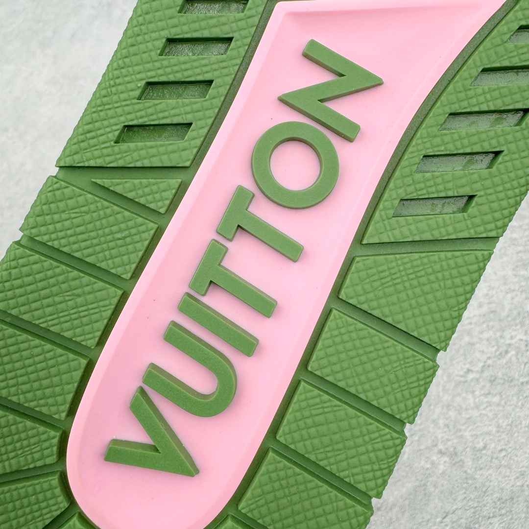 图片[21]-＃GD广顶 Louis Vuitton Trainer lv路易威登时装走秀运动时尚板鞋 外贸零售特供批次 2023全新纸板数据 印花高频效果碾压市面 市售天花板产物 耗时半年巨作 全套原厂新版原纸板楦头开发 原厂特供皮料加持 市场所有版本中综合最强的货品 GD实力大厂出品 全网最全配色更新最快 最成熟的做工稳定的品控 完美鞋型超高的清洁度 零毛边线头瑕疵 全套原楦原纸版原鞋开模 全网最具灵魂的版型 正确原装黄色鞋盒 正确中底印花 鞋面印花3D高频深度立体 全鞋电脑针车 紧密相连 针距密度一致 环保乳胶注塑鞋垫 厚度脚感还原原版 皮面裁剪部位 统一油边封口工艺 原装橡胶大底含胶量大底组合零偏差 专柜全套包装 防尘袋 说明书 质保卡 男女鞋 尺码：35 36 37 38 39 40 41 42 43 44 45-选品中心