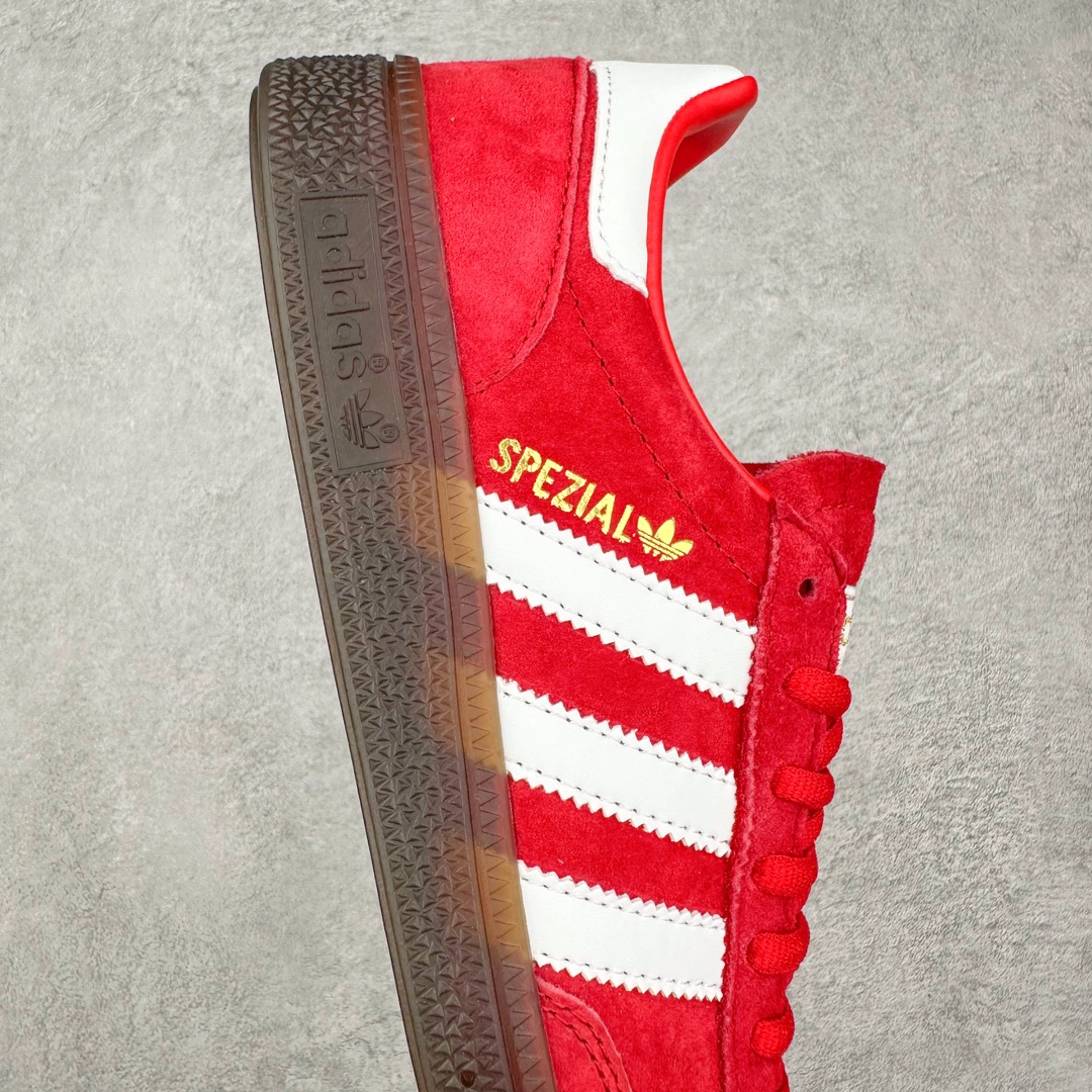 图片[6]-AD Originals Handball SPZL 手球运动员系列百搭休闲运动板鞋 FV1227 这款来自阿迪达斯的这款HANDBALL SPZL前身是一双手球运动鞋，这一次拿来复刻，所以鞋面的主要色彩选用了黑色， 鞋面外侧除了Spezial字母之外还有三叶草标志。Handball SPZL作为复古手球训练鞋与作为室内足球鞋的Samba有着异曲同工之处，但是质感更为出众的鞋身以及丰富的配色选择比起Samba来讲可以说是更胜一筹了！尺码：36 36⅔ 37⅓ 38 38⅔ 39⅓ 40 40⅔ 41⅓ 42 42⅔ 43⅓ 44 45-选品中心