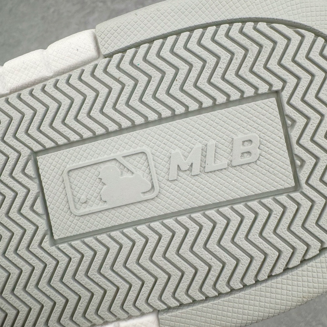 图片[14]-＃PB过验版 MLB Chunky Liner Basic 复古印花学长鞋系列低帮轻量增高厚底百搭休闲运动慢跑鞋板鞋 Korea韩国联名NY美国榄球纽约洋基队限定 目前可过轻松秒过各类鉴定 能操作的私聊 韩国代购专供 左脚内置NFC感应 区别市面贴纸假芯片 MLB专用菱形双针中底布 重点细节中底布带注胶孔 原厂NFC感应吊牌 支持鉴定 一个两位数 原盒原标 全套原楦原纸板原厂数据开发 中韩文保养标贴 绿色防霉片 平台代购专供 独家一比一RB+MD组合大底 高频后跟小人Logo精准对位立体饱满 正确网布加超迁鞋面 转印中底走线紧密 转印Logo工艺表层防刮不掉色 尺码：35 36 36.5 37.5 38 38.5 39 40 40.5 41 42 42.5 43 44 44.5 45-选品中心