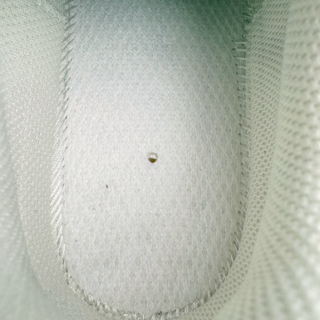 图片[10]-＃PB过验版 MLB Chunky Liner Basic 复古印花学长鞋系列低帮轻量增高厚底百搭休闲运动慢跑鞋板鞋 Korea韩国联名NY美国榄球纽约洋基队限定 目前可过轻松秒过各类鉴定 能操作的私聊 韩国代购专供 左脚内置NFC感应 区别市面贴纸假芯片 MLB专用菱形双针中底布 重点细节中底布带注胶孔 原厂NFC感应吊牌 支持鉴定 一个两位数 原盒原标 全套原楦原纸板原厂数据开发 中韩文保养标贴 绿色防霉片 平台代购专供 独家一比一RB+MD组合大底 高频后跟小人Logo精准对位立体饱满 正确网布加超迁鞋面 转印中底走线紧密 转印Logo工艺表层防刮不掉色 尺码：35 36 36.5 37.5 38 38.5 39 40 40.5 41 42 42.5 43 44 44.5 45-选品中心