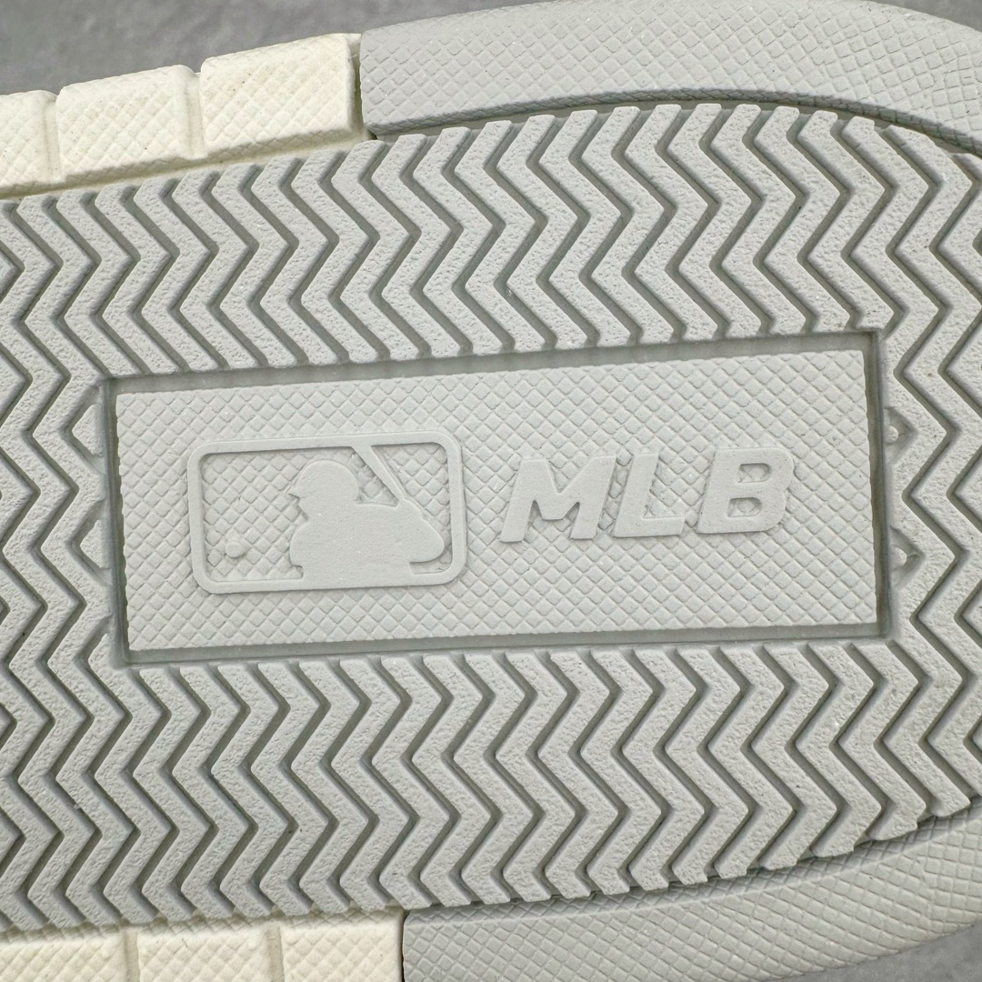 图片[14]-＃PB过验版 MLB Chunky Liner Basic 复古印花学长鞋系列低帮轻量增高厚底百搭休闲运动慢跑鞋板鞋 Korea韩国联名NY美国榄球纽约洋基队限定 目前可过轻松秒过各类鉴定 能操作的私聊 韩国代购专供 左脚内置NFC感应 区别市面贴纸假芯片 MLB专用菱形双针中底布 重点细节中底布带注胶孔 原厂NFC感应吊牌 支持鉴定 一个两位数 原盒原标 全套原楦原纸板原厂数据开发 中韩文保养标贴 绿色防霉片 平台代购专供 独家一比一RB+MD组合大底 高频后跟小人Logo精准对位立体饱满 正确网布加超迁鞋面 转印中底走线紧密 转印Logo工艺表层防刮不掉色 尺码：35 36 36.5 37.5 38 38.5 39 40 40.5 41 42 42.5 43 44 44.5 45-选品中心