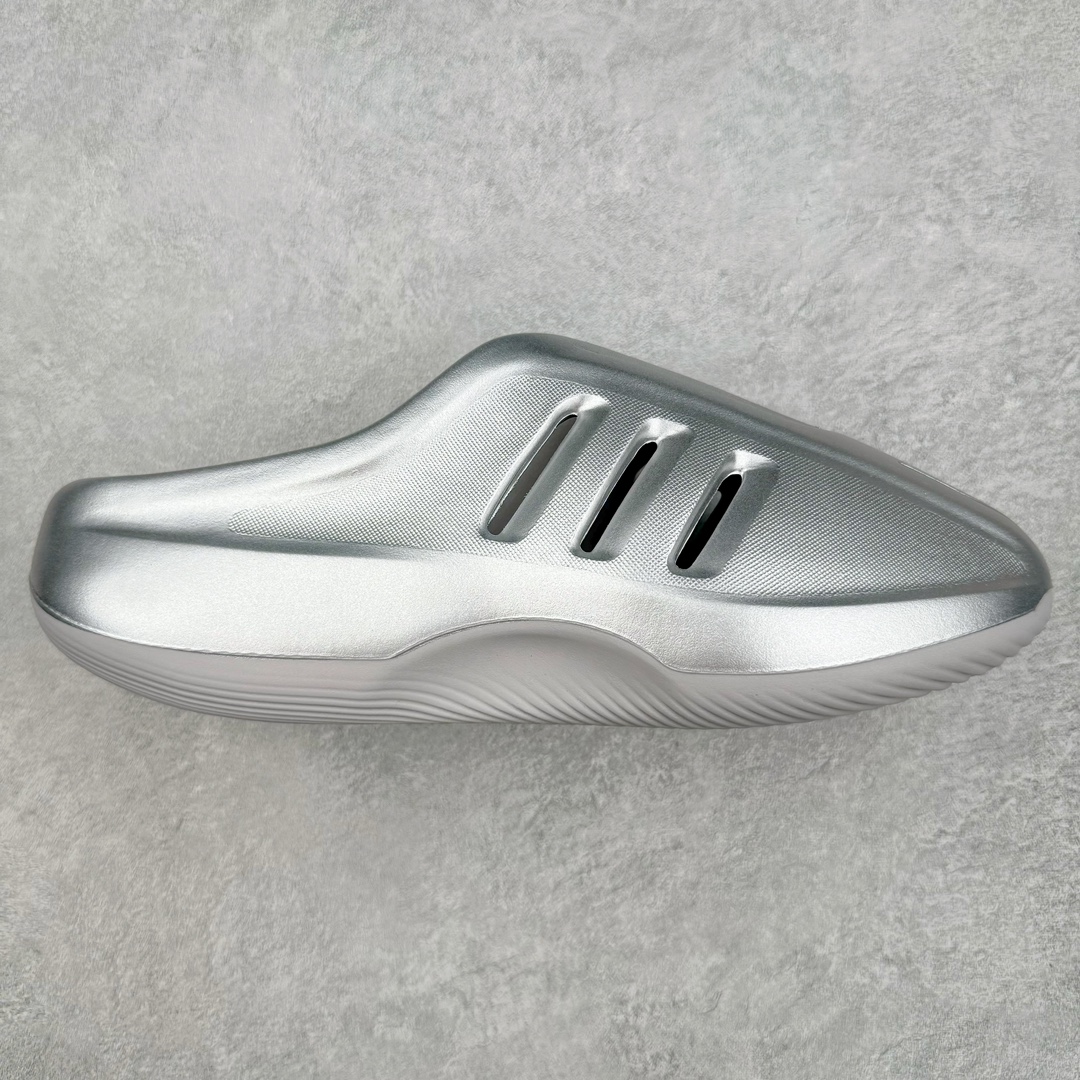 ＃Lw纯原 AD adiFOM Ilinfnity Mule 003 穆勒风慵懒惬意防磨包头拖鞋 银色 IH2814 重金购入原鞋及原档案磨具生产指令开发 鞋头部位凹凸有致 横向大面积波浪纹理 Logo 凹凸明显 轮廓分明 描漆定位精准 公整无偏差不溢出 LOGO内侧钢印清晰工整 原厂磨具全鞋无多余毛边 同源公司EVA粒子环保塑料 原厂指令配方 无任何异味 弹性卡色均保持原鞋一致 匠心打造 鞋口弧度大小 鞋面色泽质感同步原鞋 LOGO内侧钢印清晰工整 中底部分带原厂钢印编号 原厂Ortholite欧斯莱鞋垫 区别掉渣海玻璃鞋垫 吸汗防臭的效果无法相提并论 原厂定制原标 同比ZP 符合人体设计 独家开发至48码 尺码：35 36 37 38 39 40 41 42 43 44 45 46 47 48-选品中心