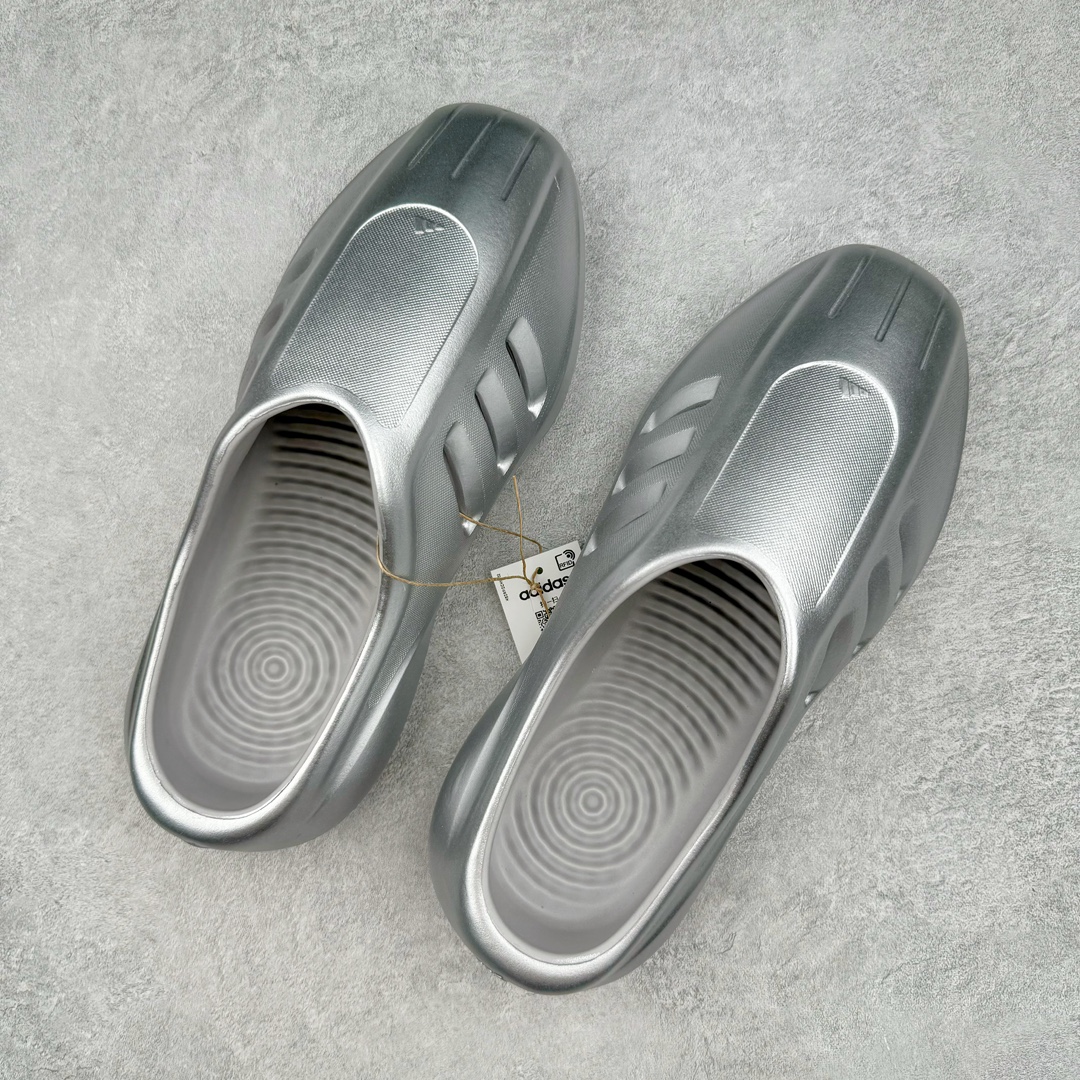图片[3]-＃Lw纯原 AD adiFOM Ilinfnity Mule 003 穆勒风慵懒惬意防磨包头拖鞋 银色 IH2814 重金购入原鞋及原档案磨具生产指令开发 鞋头部位凹凸有致 横向大面积波浪纹理 Logo 凹凸明显 轮廓分明 描漆定位精准 公整无偏差不溢出 LOGO内侧钢印清晰工整 原厂磨具全鞋无多余毛边 同源公司EVA粒子环保塑料 原厂指令配方 无任何异味 弹性卡色均保持原鞋一致 匠心打造 鞋口弧度大小 鞋面色泽质感同步原鞋 LOGO内侧钢印清晰工整 中底部分带原厂钢印编号 原厂Ortholite欧斯莱鞋垫 区别掉渣海玻璃鞋垫 吸汗防臭的效果无法相提并论 原厂定制原标 同比ZP 符合人体设计 独家开发至48码 尺码：35 36 37 38 39 40 41 42 43 44 45 46 47 48-选品中心