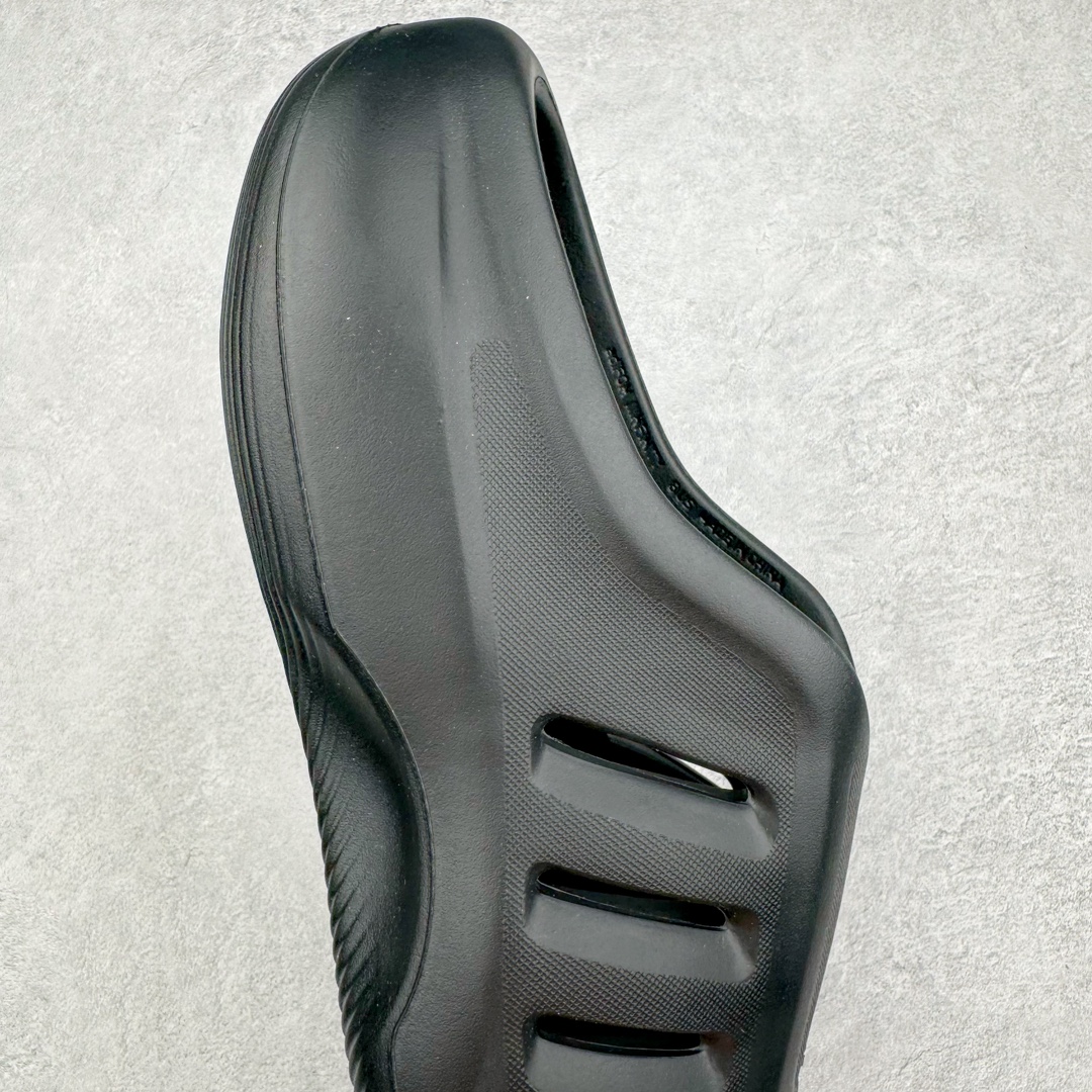 图片[6]-＃Lw纯原 AD adiFOM Ilinfnity Mule 003 穆勒风慵懒惬意防磨包头拖鞋 黑色 IG6969 重金购入原鞋及原档案磨具生产指令开发 鞋头部位凹凸有致 横向大面积波浪纹理 Logo 凹凸明显 轮廓分明 描漆定位精准 公整无偏差不溢出 LOGO内侧钢印清晰工整 原厂磨具全鞋无多余毛边 同源公司EVA粒子环保塑料 原厂指令配方 无任何异味 弹性卡色均保持原鞋一致 匠心打造 鞋口弧度大小 鞋面色泽质感同步原鞋 LOGO内侧钢印清晰工整 中底部分带原厂钢印编号 原厂Ortholite欧斯莱鞋垫 区别掉渣海玻璃鞋垫 吸汗防臭的效果无法相提并论 原厂定制原标 同比ZP 符合人体设计 独家开发至48码 尺码：35 36 37 38 39 40 41 42 43 44 45 46 47 48-选品中心