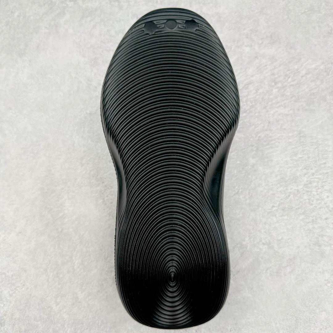 图片[9]-＃Lw纯原 AD adiFOM Ilinfnity Mule 003 穆勒风慵懒惬意防磨包头拖鞋 黑色 IG6969 重金购入原鞋及原档案磨具生产指令开发 鞋头部位凹凸有致 横向大面积波浪纹理 Logo 凹凸明显 轮廓分明 描漆定位精准 公整无偏差不溢出 LOGO内侧钢印清晰工整 原厂磨具全鞋无多余毛边 同源公司EVA粒子环保塑料 原厂指令配方 无任何异味 弹性卡色均保持原鞋一致 匠心打造 鞋口弧度大小 鞋面色泽质感同步原鞋 LOGO内侧钢印清晰工整 中底部分带原厂钢印编号 原厂Ortholite欧斯莱鞋垫 区别掉渣海玻璃鞋垫 吸汗防臭的效果无法相提并论 原厂定制原标 同比ZP 符合人体设计 独家开发至48码 尺码：35 36 37 38 39 40 41 42 43 44 45 46 47 48-选品中心