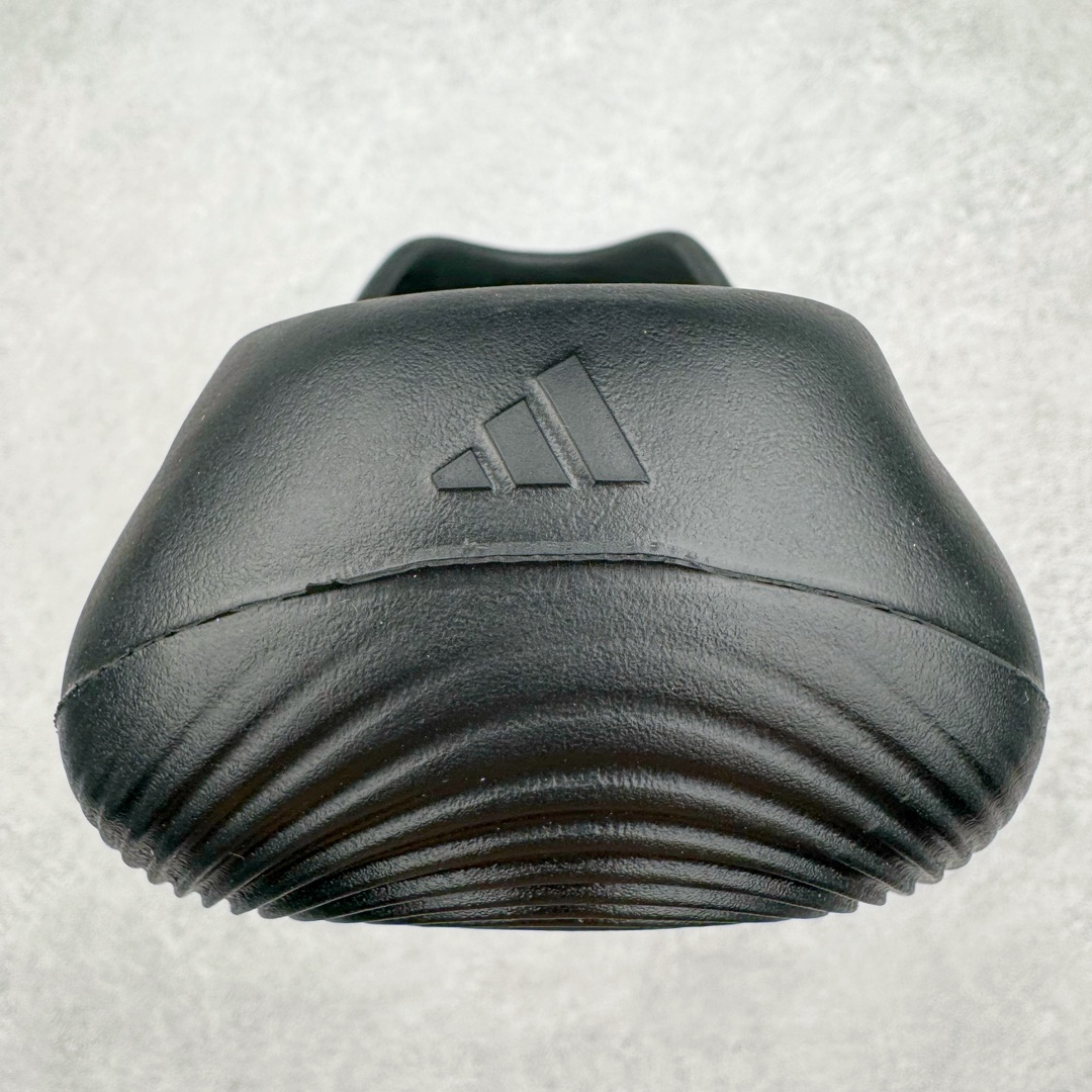 图片[8]-＃Lw纯原 AD adiFOM Ilinfnity Mule 003 穆勒风慵懒惬意防磨包头拖鞋 黑色 IG6969 重金购入原鞋及原档案磨具生产指令开发 鞋头部位凹凸有致 横向大面积波浪纹理 Logo 凹凸明显 轮廓分明 描漆定位精准 公整无偏差不溢出 LOGO内侧钢印清晰工整 原厂磨具全鞋无多余毛边 同源公司EVA粒子环保塑料 原厂指令配方 无任何异味 弹性卡色均保持原鞋一致 匠心打造 鞋口弧度大小 鞋面色泽质感同步原鞋 LOGO内侧钢印清晰工整 中底部分带原厂钢印编号 原厂Ortholite欧斯莱鞋垫 区别掉渣海玻璃鞋垫 吸汗防臭的效果无法相提并论 原厂定制原标 同比ZP 符合人体设计 独家开发至48码 尺码：35 36 37 38 39 40 41 42 43 44 45 46 47 48-选品中心