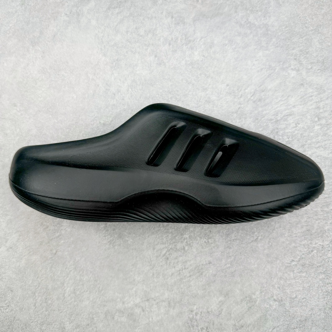 ＃Lw纯原 AD adiFOM Ilinfnity Mule 003 穆勒风慵懒惬意防磨包头拖鞋 黑色 IG6969 重金购入原鞋及原档案磨具生产指令开发 鞋头部位凹凸有致 横向大面积波浪纹理 Logo 凹凸明显 轮廓分明 描漆定位精准 公整无偏差不溢出 LOGO内侧钢印清晰工整 原厂磨具全鞋无多余毛边 同源公司EVA粒子环保塑料 原厂指令配方 无任何异味 弹性卡色均保持原鞋一致 匠心打造 鞋口弧度大小 鞋面色泽质感同步原鞋 LOGO内侧钢印清晰工整 中底部分带原厂钢印编号 原厂Ortholite欧斯莱鞋垫 区别掉渣海玻璃鞋垫 吸汗防臭的效果无法相提并论 原厂定制原标 同比ZP 符合人体设计 独家开发至48码 尺码：35 36 37 38 39 40 41 42 43 44 45 46 47 48-选品中心