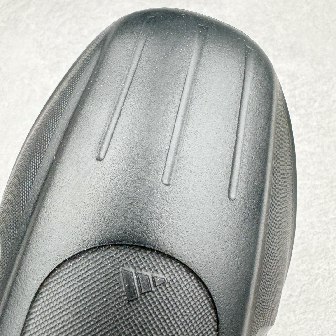 图片[14]-＃Lw纯原 AD adiFOM Ilinfnity Mule 003 穆勒风慵懒惬意防磨包头拖鞋 黑色 IG6969 重金购入原鞋及原档案磨具生产指令开发 鞋头部位凹凸有致 横向大面积波浪纹理 Logo 凹凸明显 轮廓分明 描漆定位精准 公整无偏差不溢出 LOGO内侧钢印清晰工整 原厂磨具全鞋无多余毛边 同源公司EVA粒子环保塑料 原厂指令配方 无任何异味 弹性卡色均保持原鞋一致 匠心打造 鞋口弧度大小 鞋面色泽质感同步原鞋 LOGO内侧钢印清晰工整 中底部分带原厂钢印编号 原厂Ortholite欧斯莱鞋垫 区别掉渣海玻璃鞋垫 吸汗防臭的效果无法相提并论 原厂定制原标 同比ZP 符合人体设计 独家开发至48码 尺码：35 36 37 38 39 40 41 42 43 44 45 46 47 48-选品中心