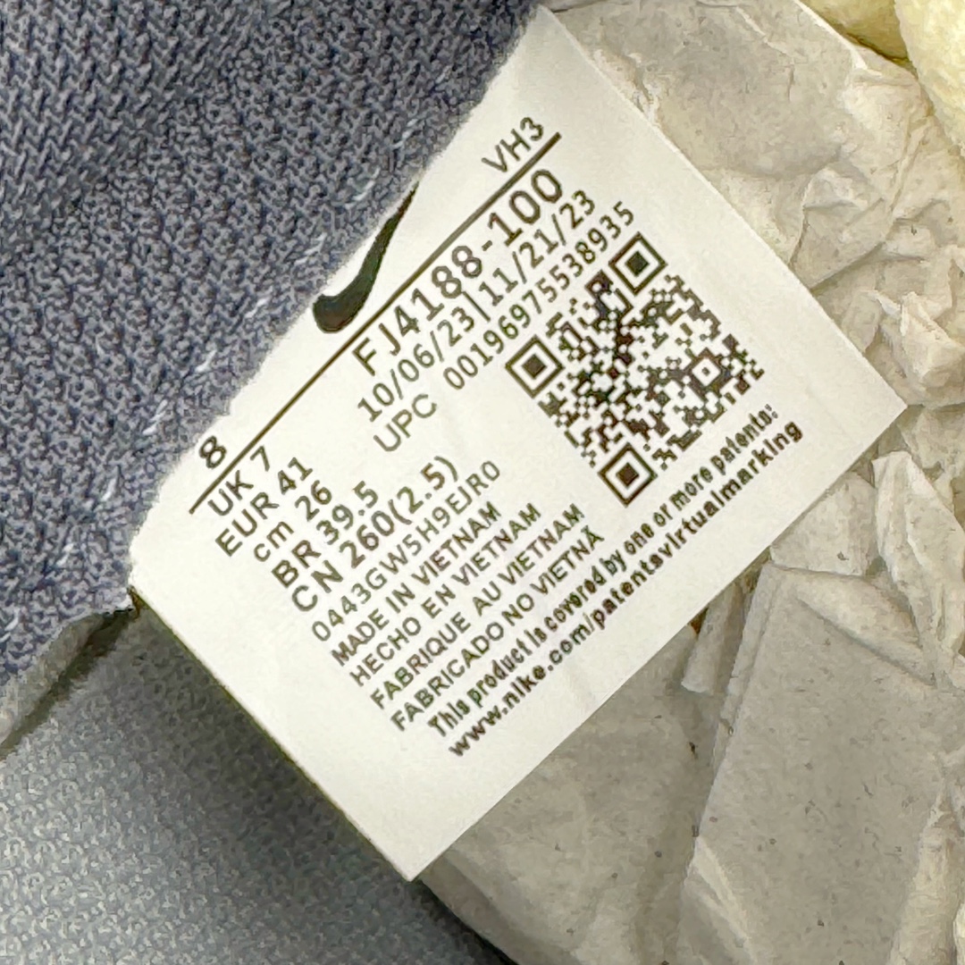 图片[12]-＃YC纯原福利 NK Dunk Low 灰色岛屿 FJ4188-100 定制系列天花板 无原鞋不开发 全系列得物原鞋一比一校对开发 配色持续更新中 终端对接 优势输出 全套原厂楦头原纸板数据档案倾力打造 原汁原味莞产 极致还原 圈内最强针车工艺 高端零售指定版 广东原厂配套原盒原标 鞋盒分三个尺码段 原厂冲刀 超高清洁度 全鞋零毛边皮料切割 采用原厂百宏鞋带以及原厂百宏织唛舌标 内标可供原厂几率过验 进口原装条纹中底布 四线拉帮白色点胶 原厂拉帮手法遵循公司 原厂电绣 极致还原 尺码：35.5 36 36.5 37.5 38 38.5 39 40 40.5 41 42 42.5 43 44 44.5 45 46 47.5-选品中心