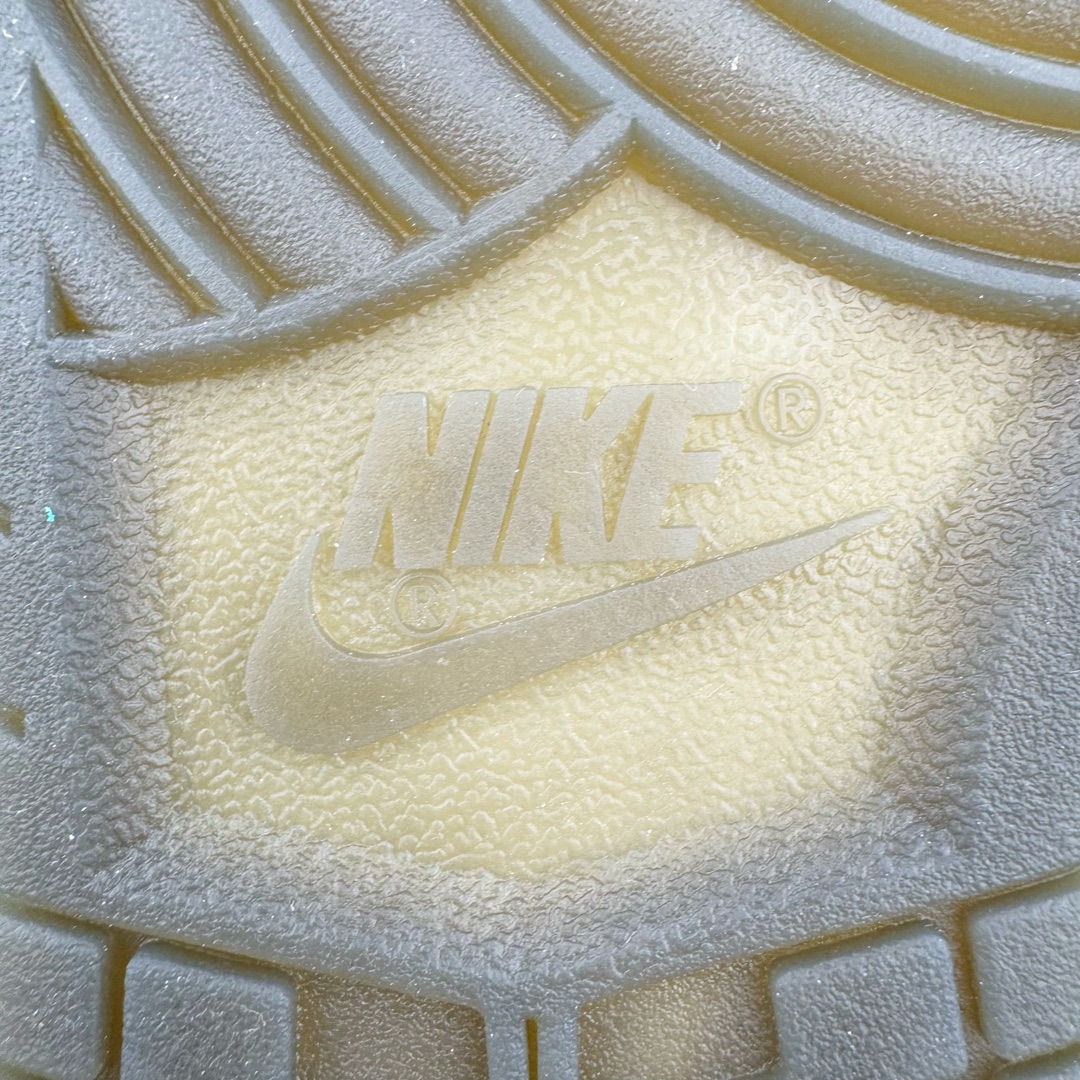 图片[21]-＃YC纯原福利 NK Dunk Low 灰色岛屿 FJ4188-100 定制系列天花板 无原鞋不开发 全系列得物原鞋一比一校对开发 配色持续更新中 终端对接 优势输出 全套原厂楦头原纸板数据档案倾力打造 原汁原味莞产 极致还原 圈内最强针车工艺 高端零售指定版 广东原厂配套原盒原标 鞋盒分三个尺码段 原厂冲刀 超高清洁度 全鞋零毛边皮料切割 采用原厂百宏鞋带以及原厂百宏织唛舌标 内标可供原厂几率过验 进口原装条纹中底布 四线拉帮白色点胶 原厂拉帮手法遵循公司 原厂电绣 极致还原 尺码：35.5 36 36.5 37.5 38 38.5 39 40 40.5 41 42 42.5 43 44 44.5 45 46 47.5-选品中心