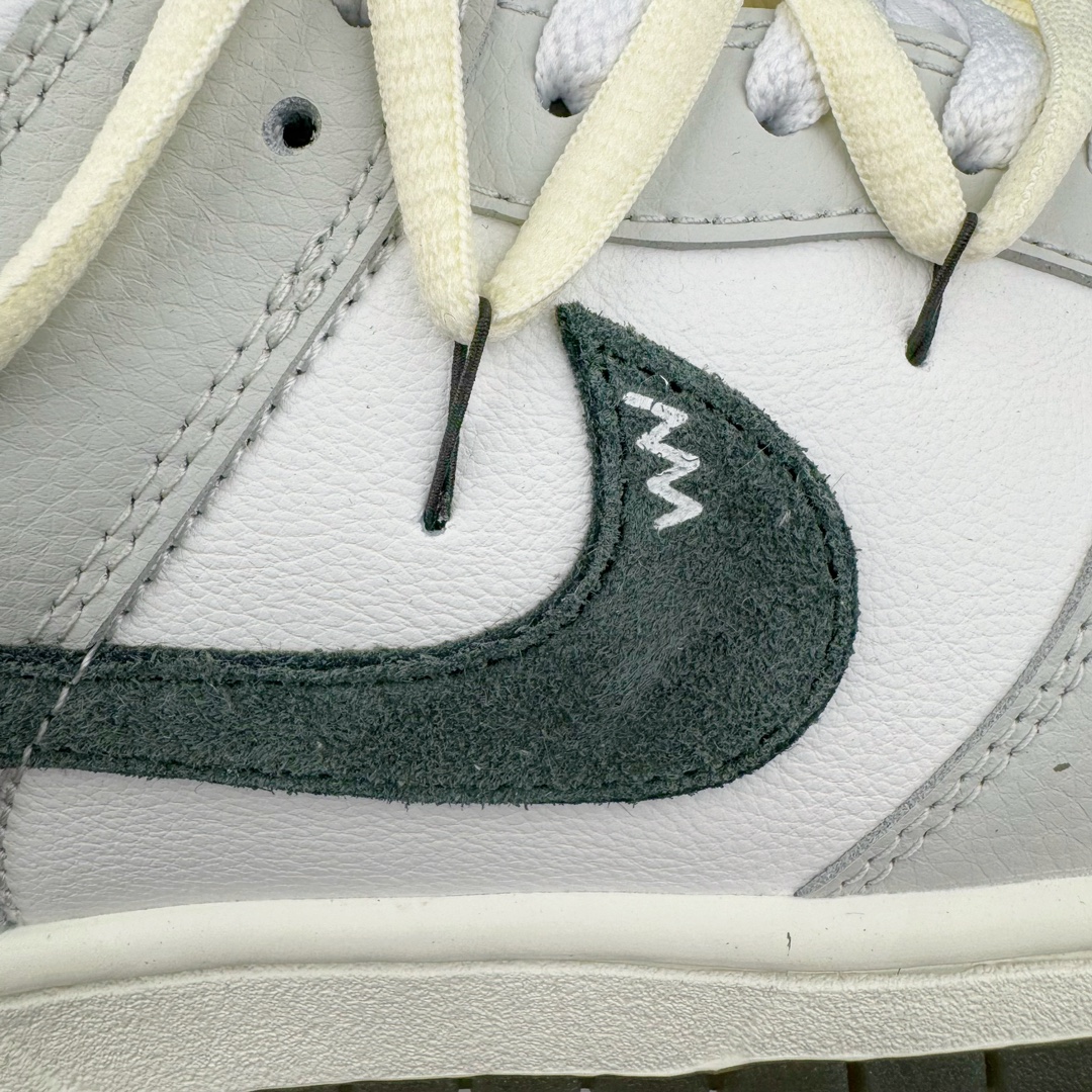 图片[13]-＃YC纯原福利 NK Dunk Low 灰色岛屿 FJ4188-100 定制系列天花板 无原鞋不开发 全系列得物原鞋一比一校对开发 配色持续更新中 终端对接 优势输出 全套原厂楦头原纸板数据档案倾力打造 原汁原味莞产 极致还原 圈内最强针车工艺 高端零售指定版 广东原厂配套原盒原标 鞋盒分三个尺码段 原厂冲刀 超高清洁度 全鞋零毛边皮料切割 采用原厂百宏鞋带以及原厂百宏织唛舌标 内标可供原厂几率过验 进口原装条纹中底布 四线拉帮白色点胶 原厂拉帮手法遵循公司 原厂电绣 极致还原 尺码：35.5 36 36.5 37.5 38 38.5 39 40 40.5 41 42 42.5 43 44 44.5 45 46 47.5-选品中心