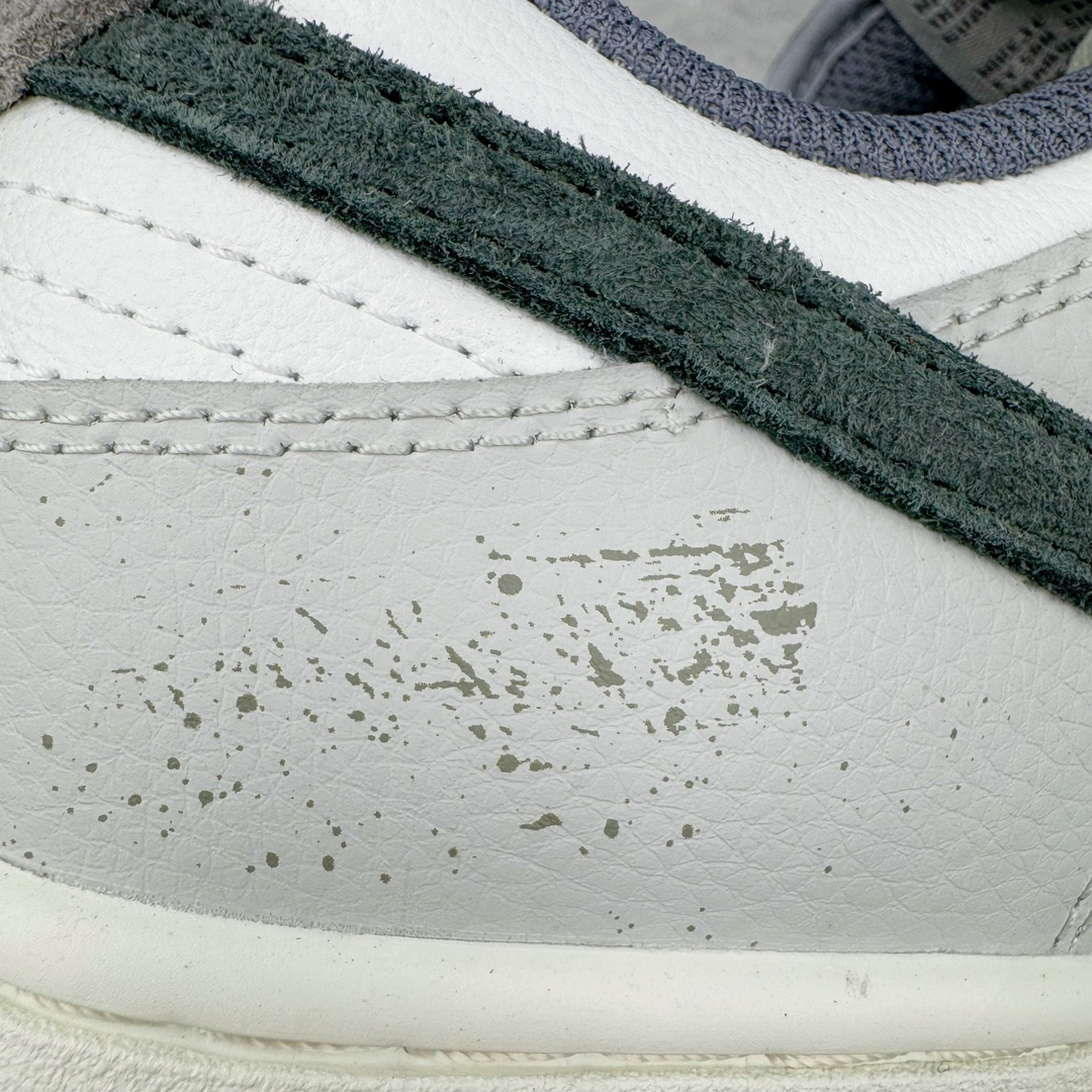 图片[16]-＃YC纯原福利 NK Dunk Low 灰色岛屿 FJ4188-100 定制系列天花板 无原鞋不开发 全系列得物原鞋一比一校对开发 配色持续更新中 终端对接 优势输出 全套原厂楦头原纸板数据档案倾力打造 原汁原味莞产 极致还原 圈内最强针车工艺 高端零售指定版 广东原厂配套原盒原标 鞋盒分三个尺码段 原厂冲刀 超高清洁度 全鞋零毛边皮料切割 采用原厂百宏鞋带以及原厂百宏织唛舌标 内标可供原厂几率过验 进口原装条纹中底布 四线拉帮白色点胶 原厂拉帮手法遵循公司 原厂电绣 极致还原 尺码：35.5 36 36.5 37.5 38 38.5 39 40 40.5 41 42 42.5 43 44 44.5 45 46 47.5-选品中心