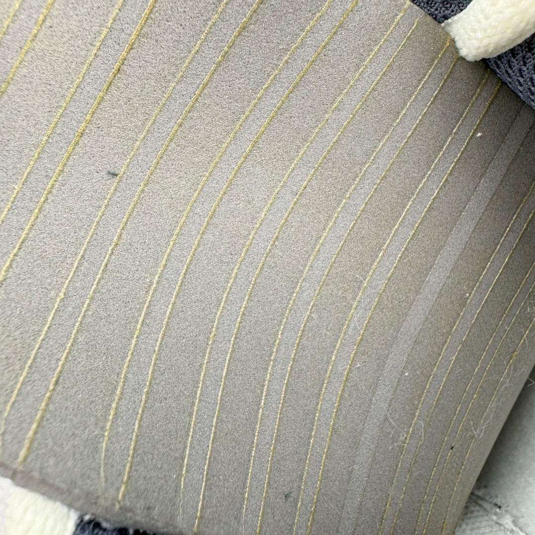 图片[10]-＃YC纯原福利 NK Dunk Low 灰色岛屿 FJ4188-100 定制系列天花板 无原鞋不开发 全系列得物原鞋一比一校对开发 配色持续更新中 终端对接 优势输出 全套原厂楦头原纸板数据档案倾力打造 原汁原味莞产 极致还原 圈内最强针车工艺 高端零售指定版 广东原厂配套原盒原标 鞋盒分三个尺码段 原厂冲刀 超高清洁度 全鞋零毛边皮料切割 采用原厂百宏鞋带以及原厂百宏织唛舌标 内标可供原厂几率过验 进口原装条纹中底布 四线拉帮白色点胶 原厂拉帮手法遵循公司 原厂电绣 极致还原 尺码：35.5 36 36.5 37.5 38 38.5 39 40 40.5 41 42 42.5 43 44 44.5 45 46 47.5-选品中心