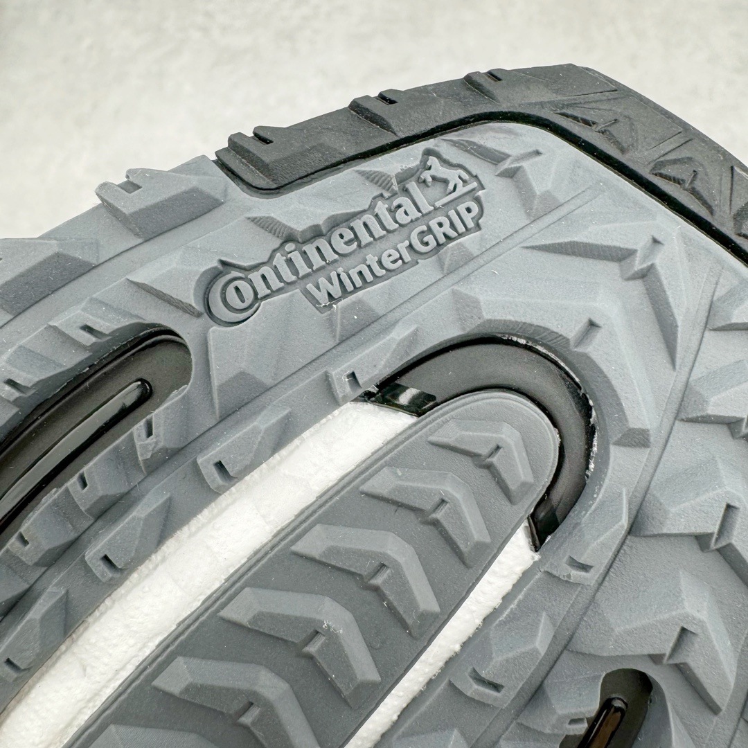 图片[16]-＃YG纯原 AD Ultra Boost Light UB2023 COLD.RDY 2.0 低帮袜套式针织透气缓震休闲运动慢跑鞋 IE1677 德国进口巴斯夫大底 全套原纸板楦头开发 原厂特供飞织面配套加持 确保原汁原味 完美呈现版型 一比一还原zp踩屎脚感 原档案底模数据 正确多层组合大底 辰元原厂针织代工 细节还原度极高 独家外贸特供开发至48.5 历经10年不断创新以科技重塑跑步推出全新超轻新科技跑鞋 力求为跑步添活力 搭载LIGHT BOOST中底的新鲜演绎 无论节奏快慢、距离长短 伴你活力畅跑 延续了该系列的设计语言 采用分区编织鞋面 鞋头处网眼孔洞更大 提升透气性 一体式鞋舌 避免运动中出现偏移 实现鞋脚一体性 鞋侧 TPU 材质 有效提供支撑性 镂空的设计 同时减轻整体重量 最明显的则是中底部分 不仅是厚度夸张 大家最熟悉的 Boost 材质终于迎来升级 减重 30% 带来更轻量化的上脚感受 尺码：36 36.5 37 38 38.5 39 40-选品中心