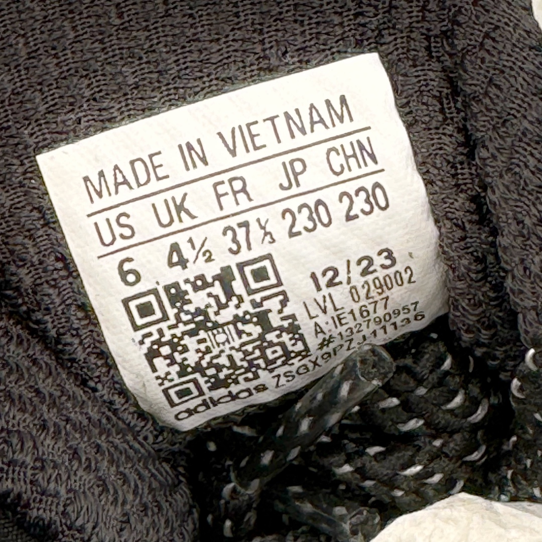 图片[10]-＃YG纯原 AD Ultra Boost Light UB2023 COLD.RDY 2.0 低帮袜套式针织透气缓震休闲运动慢跑鞋 IE1677 德国进口巴斯夫大底 全套原纸板楦头开发 原厂特供飞织面配套加持 确保原汁原味 完美呈现版型 一比一还原zp踩屎脚感 原档案底模数据 正确多层组合大底 辰元原厂针织代工 细节还原度极高 独家外贸特供开发至48.5 历经10年不断创新以科技重塑跑步推出全新超轻新科技跑鞋 力求为跑步添活力 搭载LIGHT BOOST中底的新鲜演绎 无论节奏快慢、距离长短 伴你活力畅跑 延续了该系列的设计语言 采用分区编织鞋面 鞋头处网眼孔洞更大 提升透气性 一体式鞋舌 避免运动中出现偏移 实现鞋脚一体性 鞋侧 TPU 材质 有效提供支撑性 镂空的设计 同时减轻整体重量 最明显的则是中底部分 不仅是厚度夸张 大家最熟悉的 Boost 材质终于迎来升级 减重 30% 带来更轻量化的上脚感受 尺码：36 36.5 37 38 38.5 39 40-选品中心