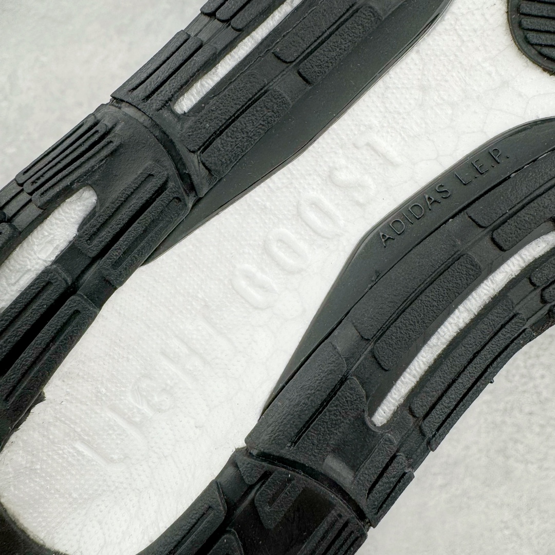 图片[14]-＃YG纯原 AD Ultra Boost Light UB2023 Y3联名黑白 山本耀司签名款 低帮袜套式针织透气缓震休闲运动慢跑鞋 IF2347 德国进口巴斯夫大底 全套原纸板楦头开发 原厂特供飞织面配套加持 确保原汁原味 完美呈现版型 一比一还原zp踩屎脚感 原档案底模数据 正确多层组合大底 辰元原厂针织代工 细节还原度极高 独家外贸特供开发至48.5 历经10年不断创新以科技重塑跑步推出全新超轻新科技跑鞋 力求为跑步添活力 搭载LIGHT BOOST中底的新鲜演绎 无论节奏快慢、距离长短 伴你活力畅跑 延续了该系列的设计语言 采用分区编织鞋面 鞋头处网眼孔洞更大 提升透气性 一体式鞋舌 避免运动中出现偏移 实现鞋脚一体性 鞋侧 TPU 材质 有效提供支撑性 镂空的设计 同时减轻整体重量 最明显的则是中底部分 不仅是厚度夸张 大家最熟悉的 Boost 材质终于迎来升级 减重 30% 带来更轻量化的上脚感受 尺码：39 40 40.5 41 42 42.5 43 44 44.5 45 46 47 48-选品中心